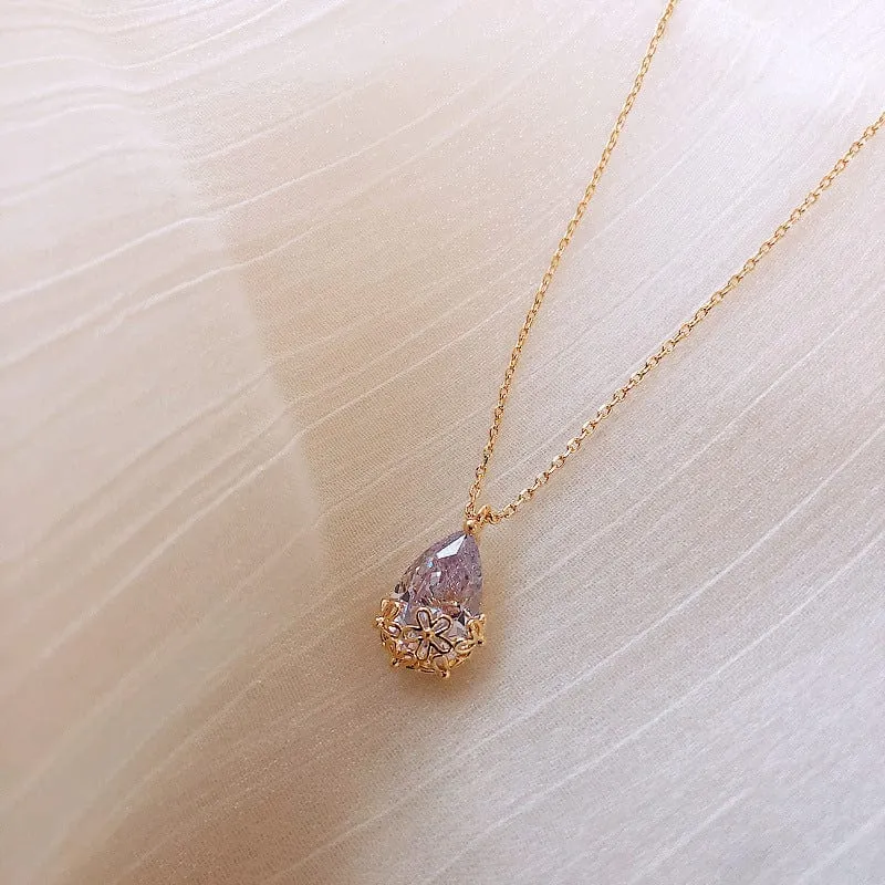 💧 Crystal Water Drop Pendant Necklace: Graceful Elegance Defined 💧