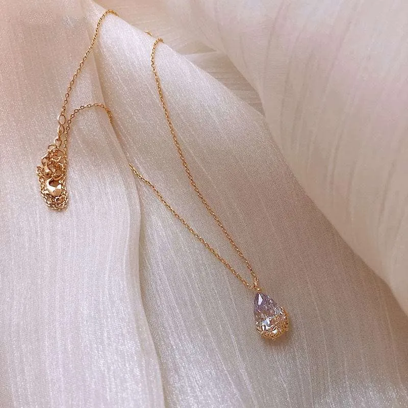 💧 Crystal Water Drop Pendant Necklace: Graceful Elegance Defined 💧