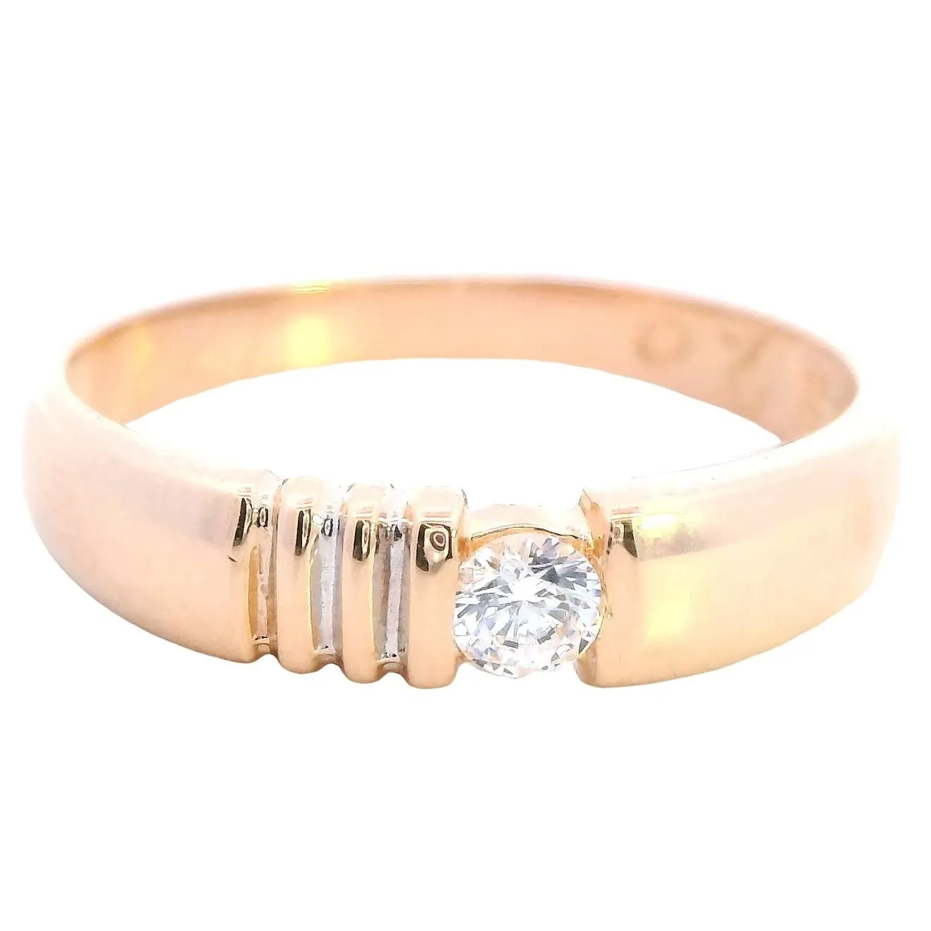 A Testament to Timeless Elegance - Exquisite 22ct Yellow Gold Diamond Ring