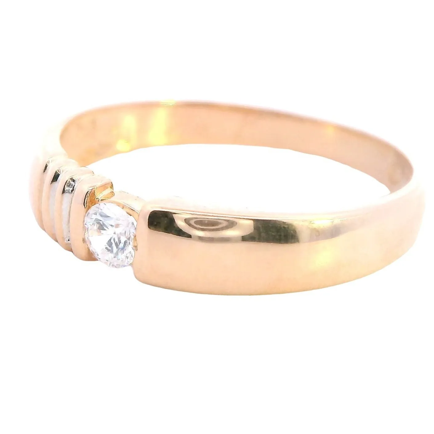 A Testament to Timeless Elegance - Exquisite 22ct Yellow Gold Diamond Ring
