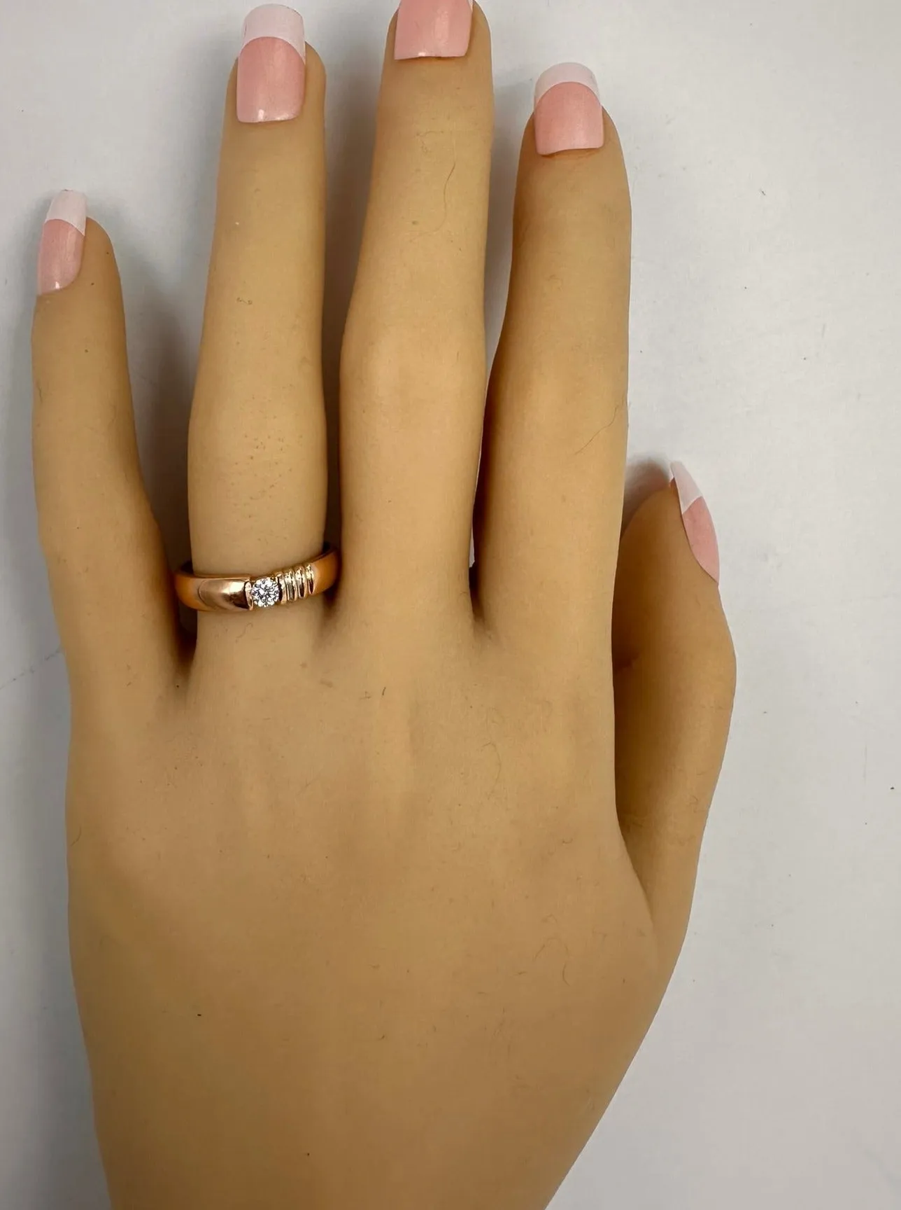 A Testament to Timeless Elegance - Exquisite 22ct Yellow Gold Diamond Ring