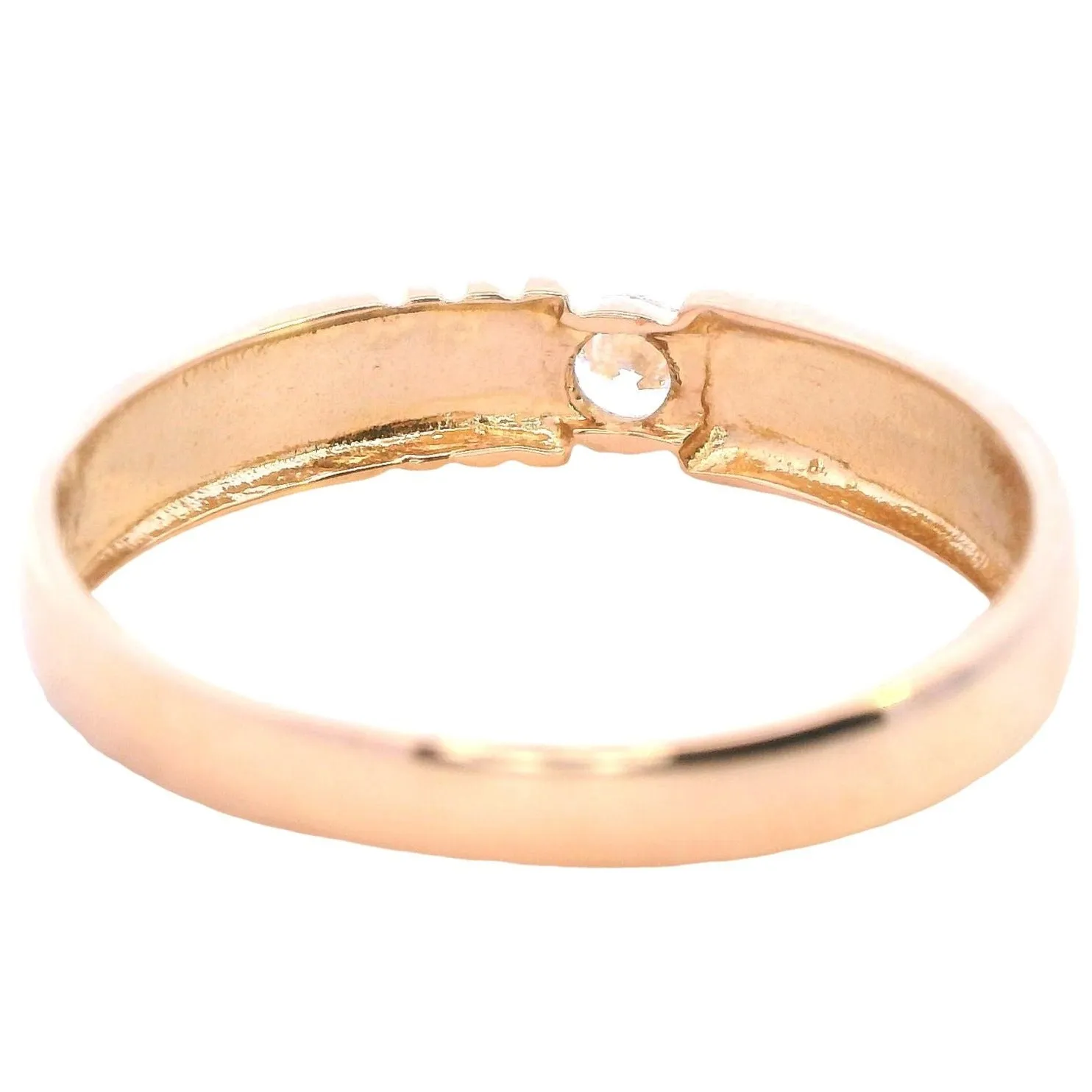 A Testament to Timeless Elegance - Exquisite 22ct Yellow Gold Diamond Ring