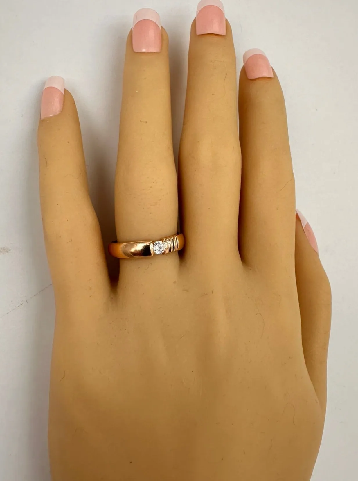 A Testament to Timeless Elegance - Exquisite 22ct Yellow Gold Diamond Ring