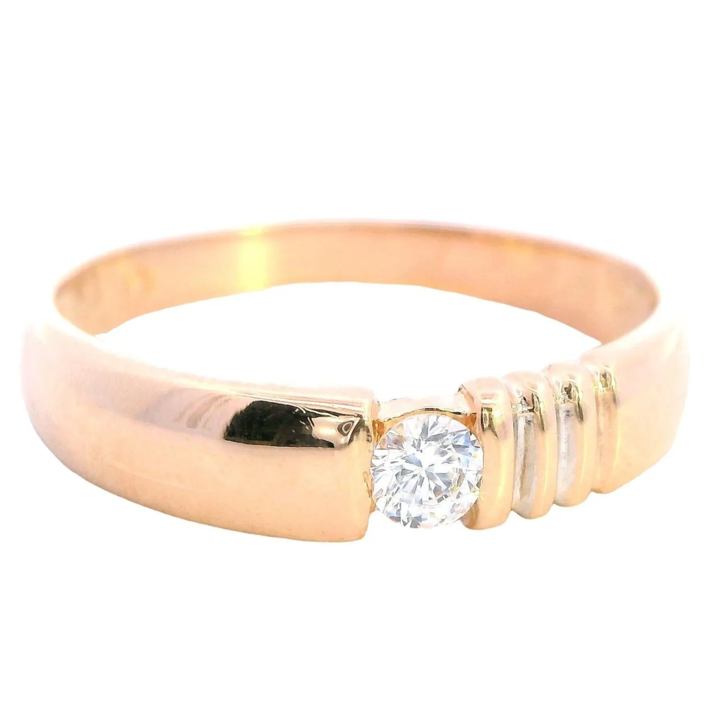 A Testament to Timeless Elegance - Exquisite 22ct Yellow Gold Diamond Ring