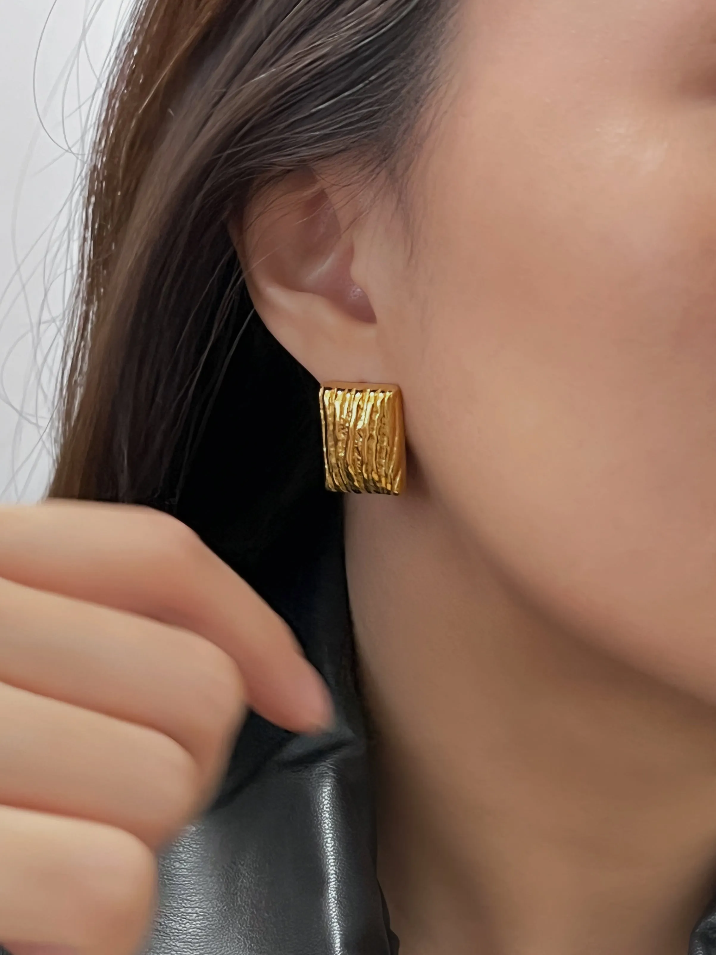 Alas Rectangle Stud Earrings
