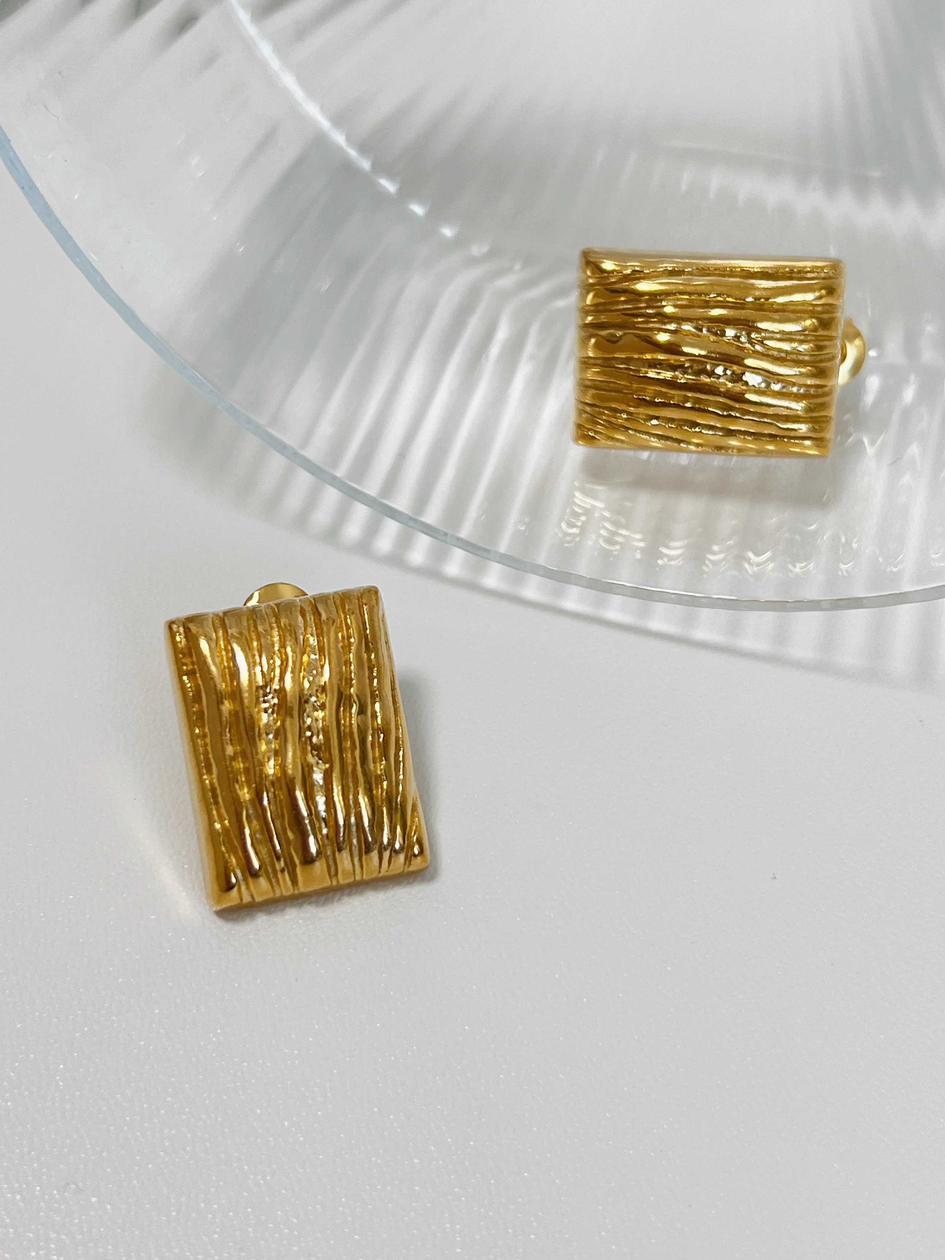 Alas Rectangle Stud Earrings