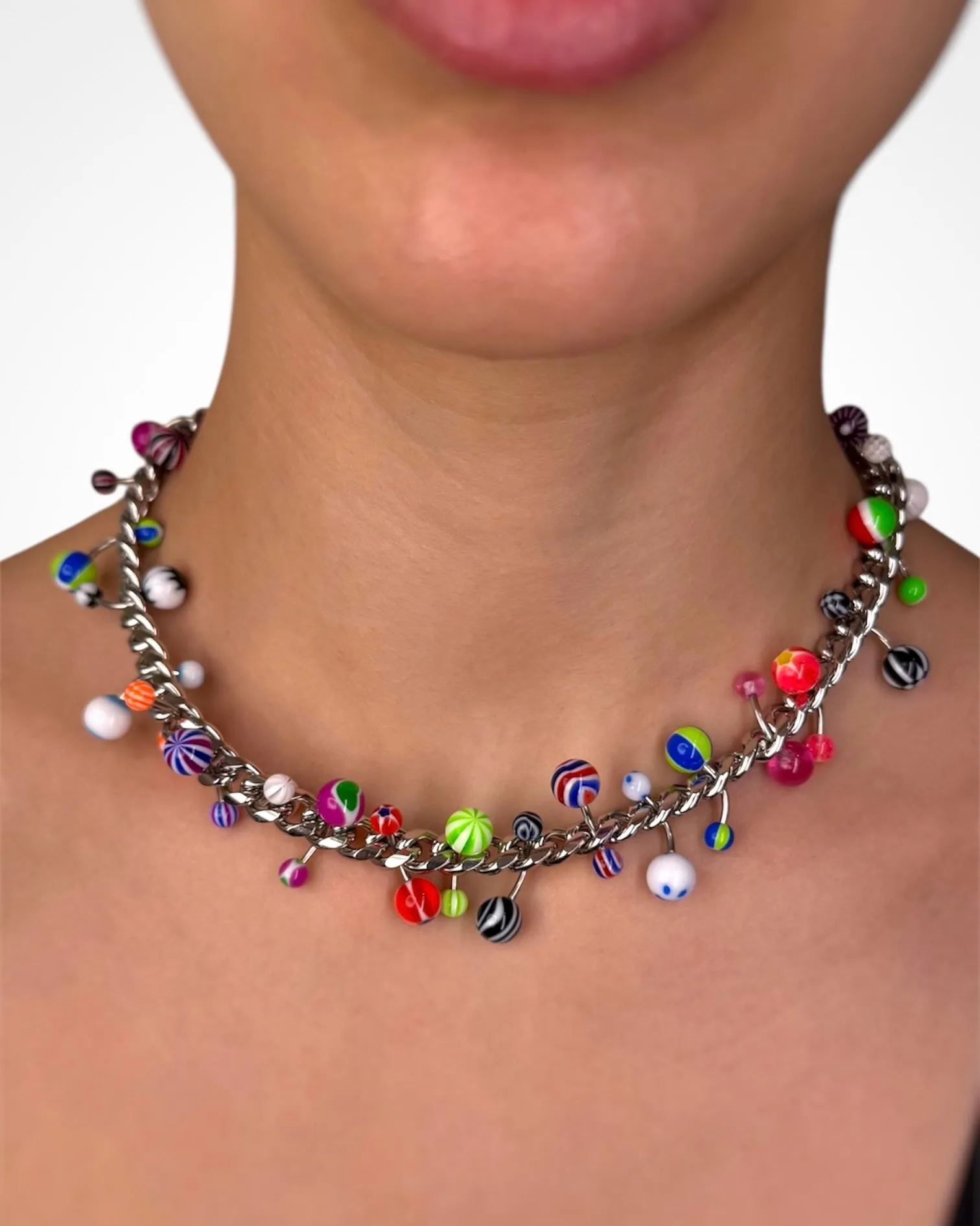 BARBELL RESIN CHAIN NECKLACE