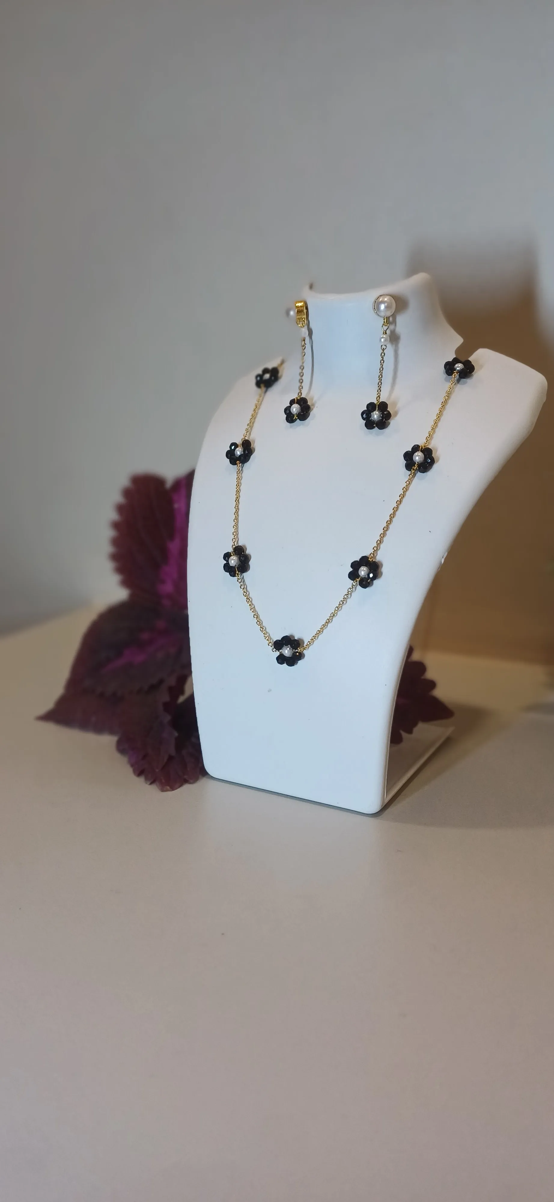 Black flowers golden chain with matching earrings_anti tarnish_lightweight