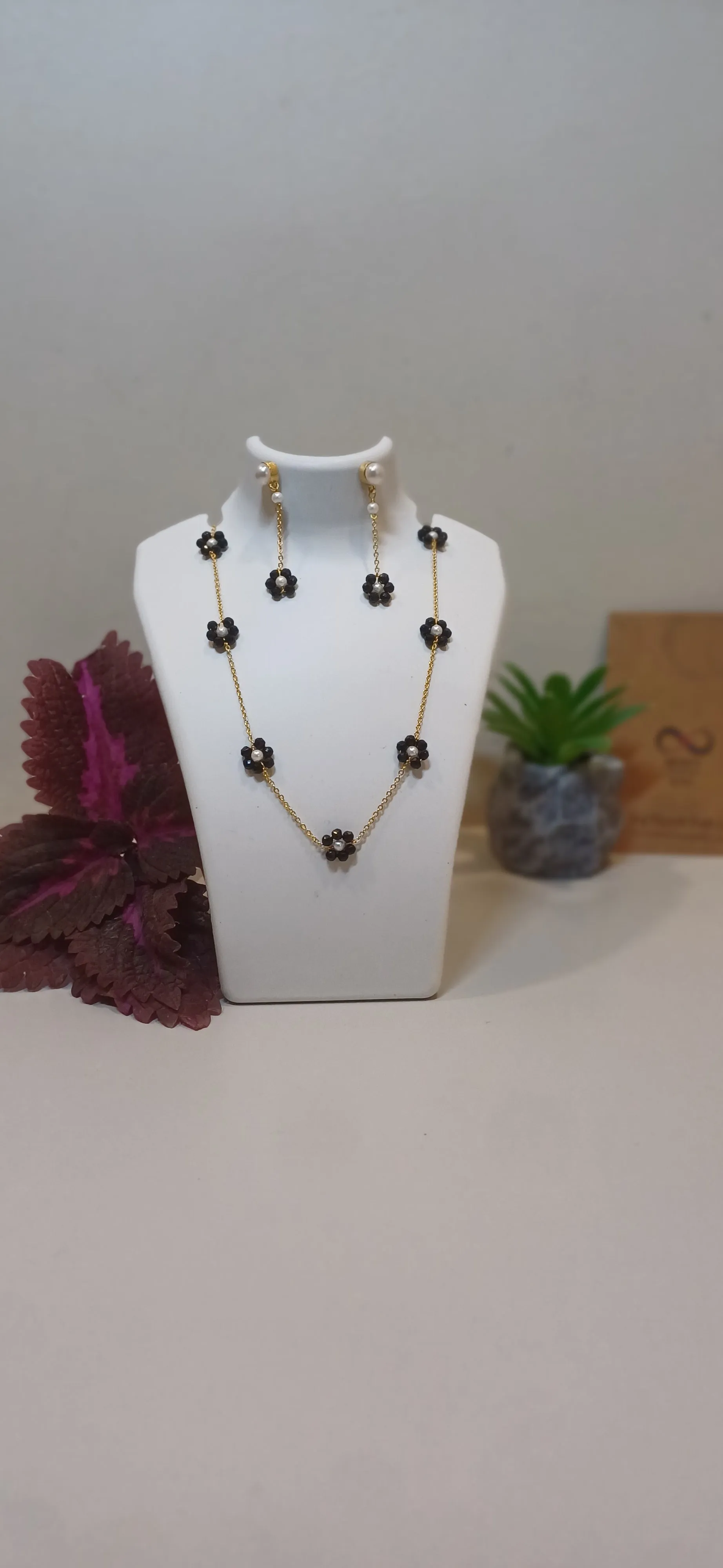 Black flowers golden chain with matching earrings_anti tarnish_lightweight