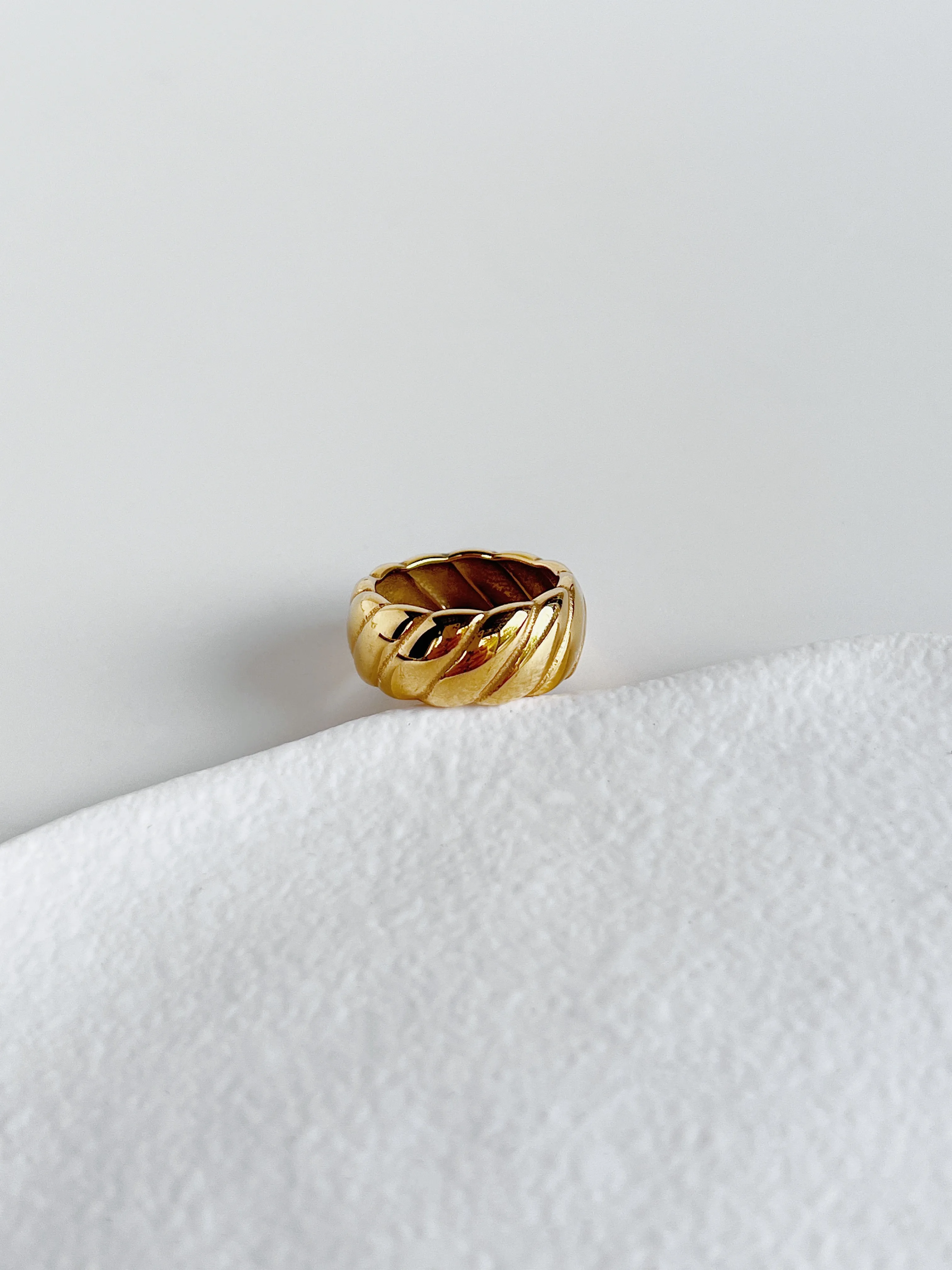 Callie Twill Twist Ring