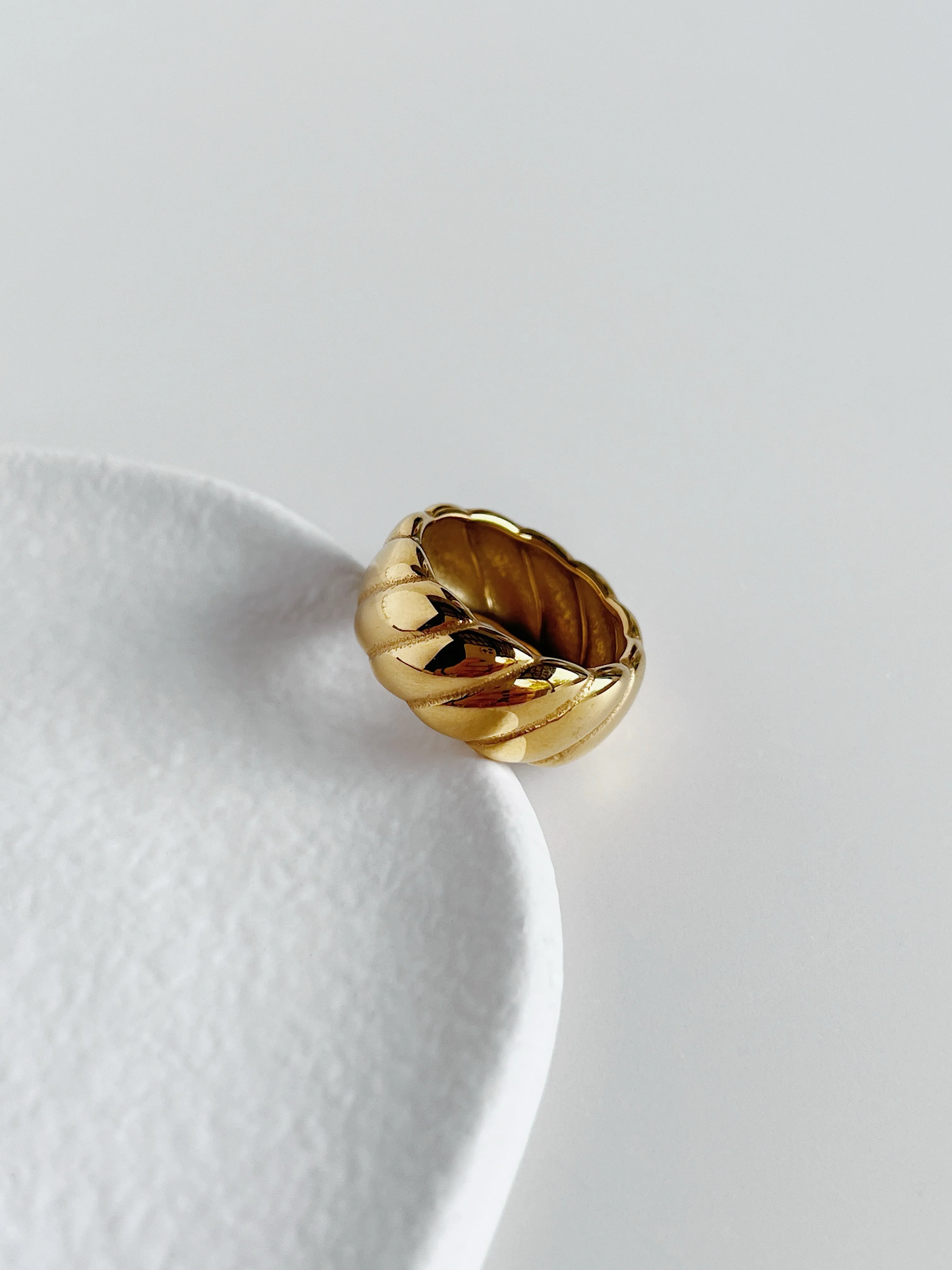 Callie Twill Twist Ring