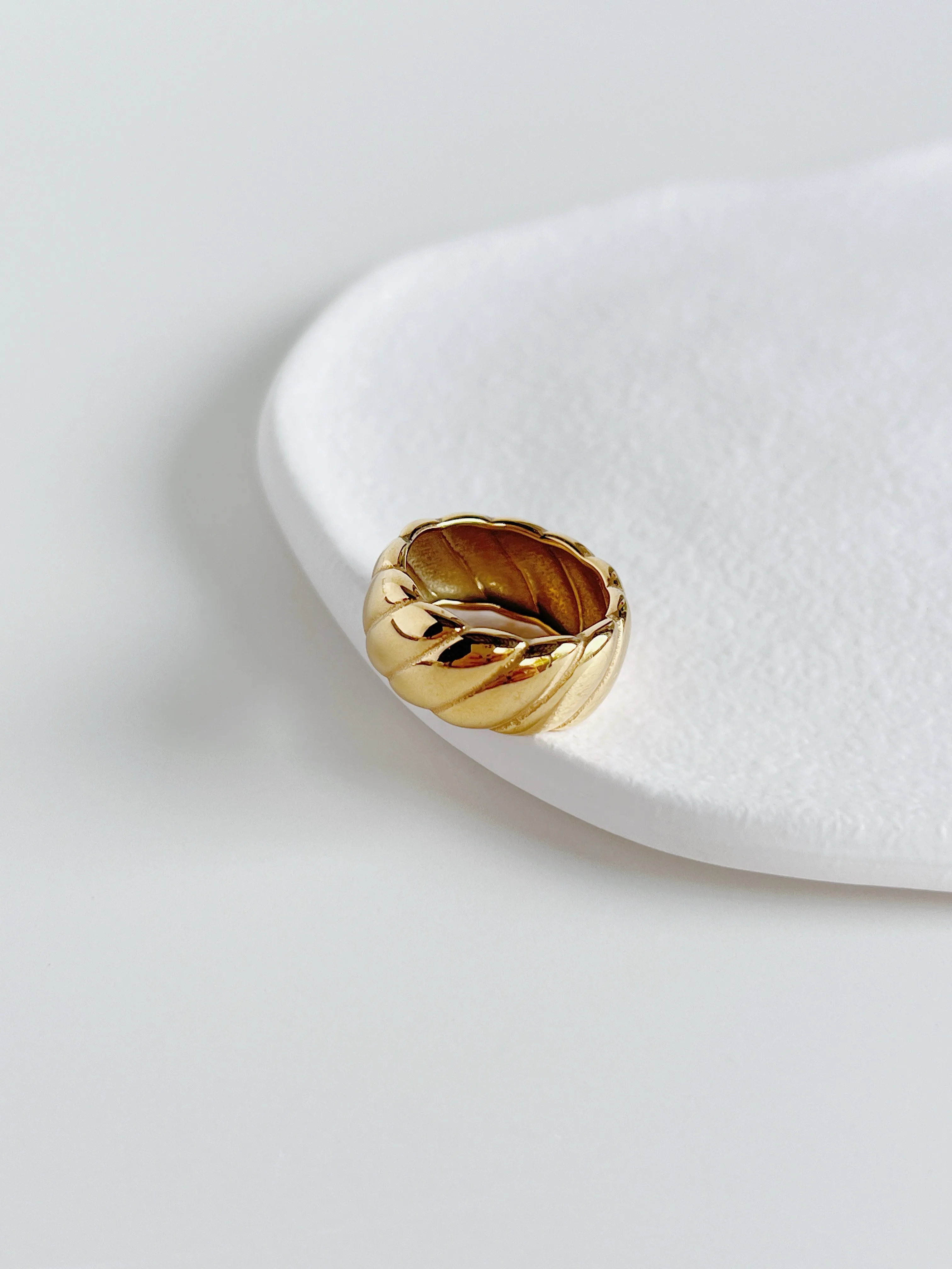 Callie Twill Twist Ring