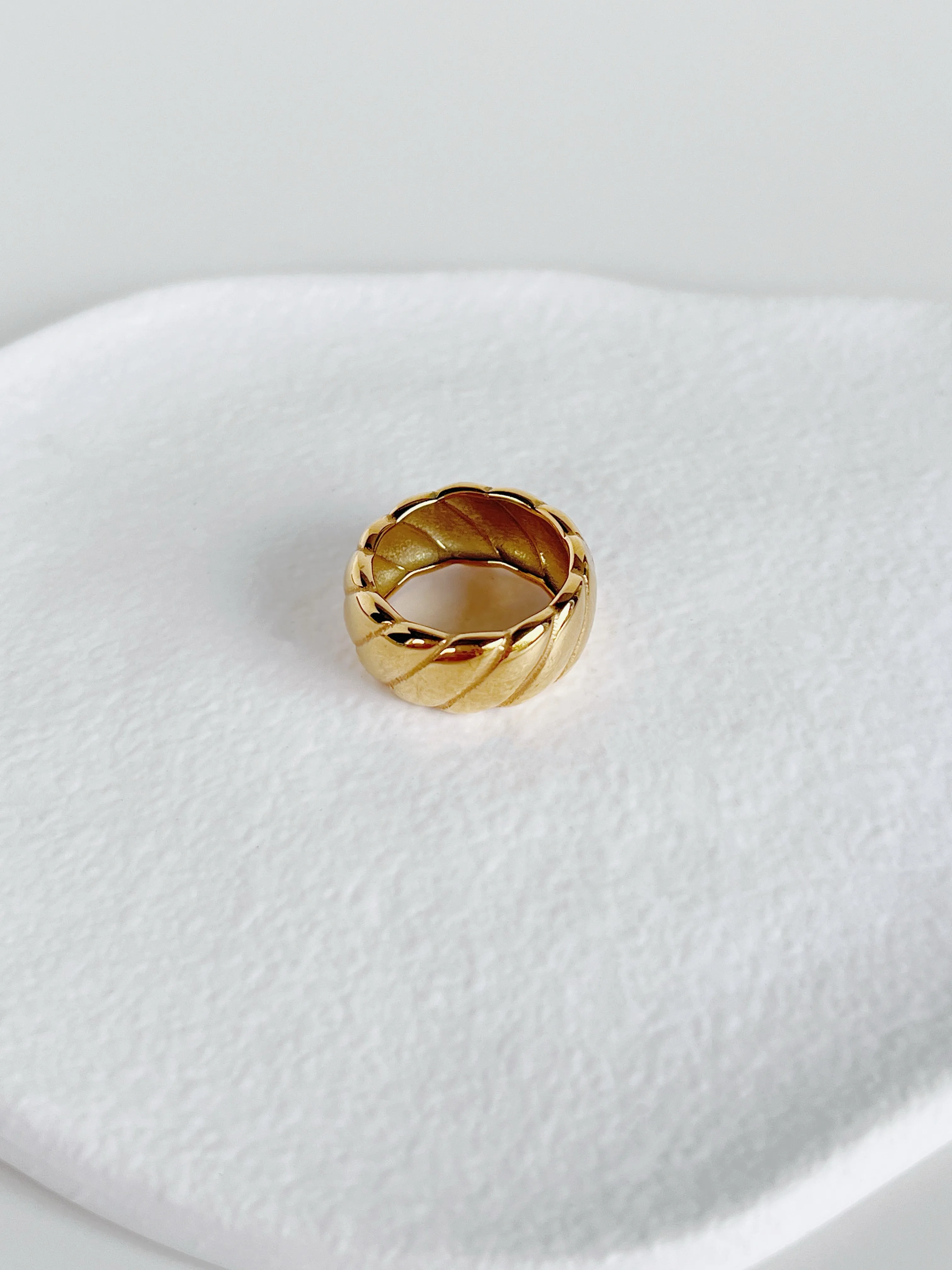 Callie Twill Twist Ring