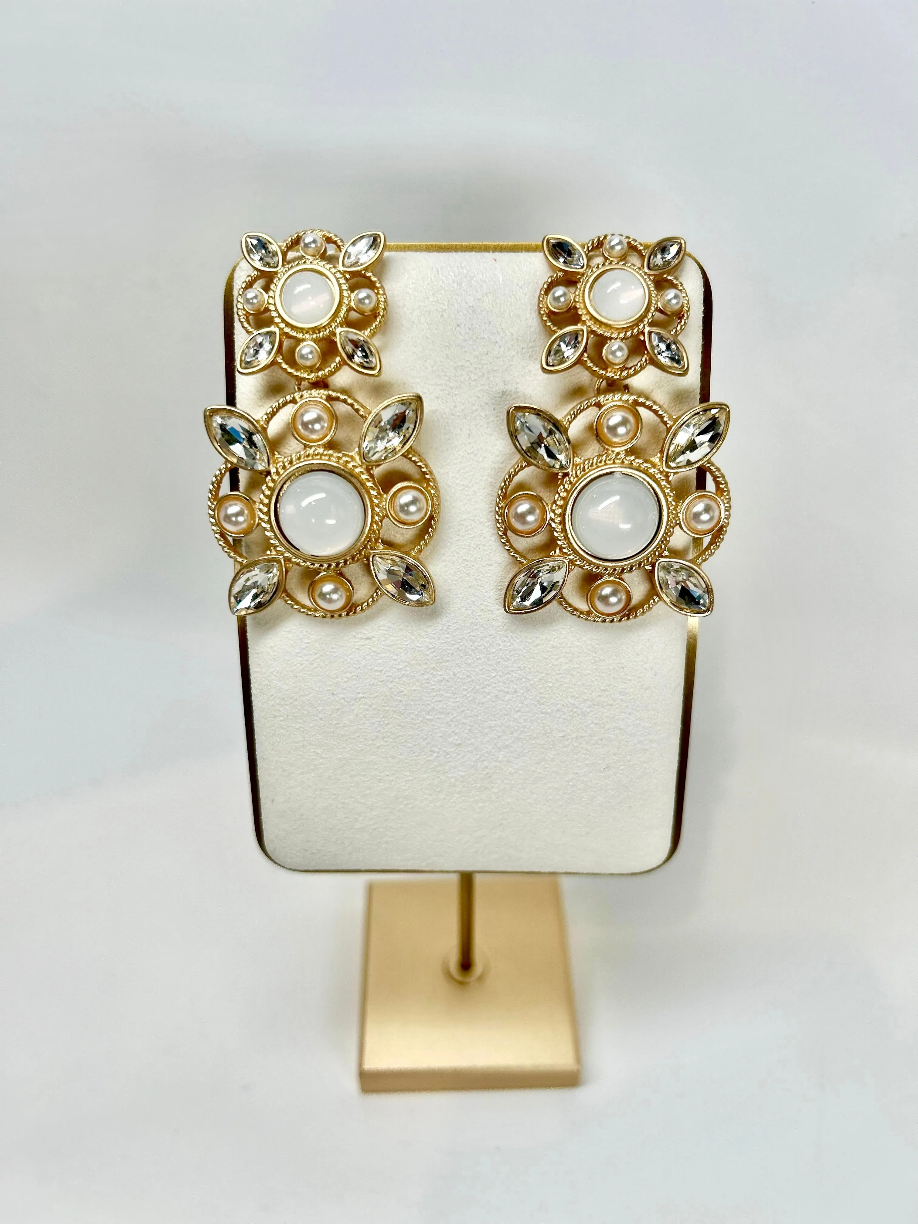 Cata -  Elegant Blooms & Pearls Earrings
