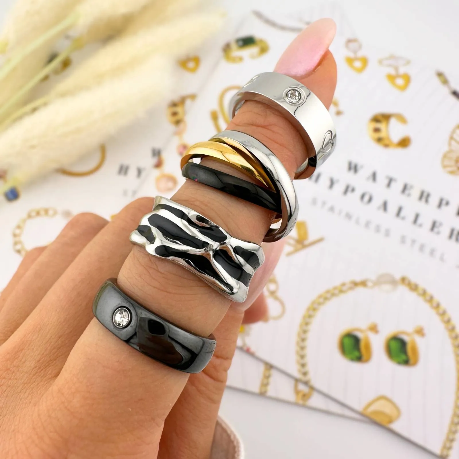 Chic Two-Tone Ceramic Ring in 18K Gold Plated Steel
