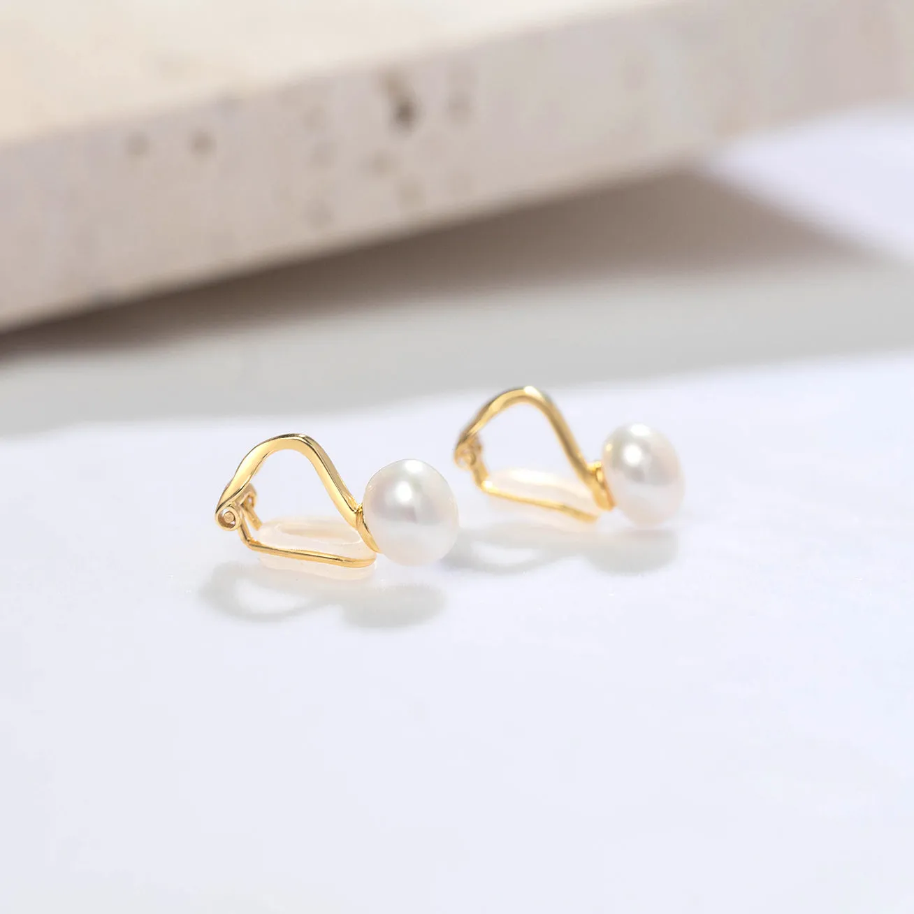 Elegant Freshwater Pearl Clip-on Earrings WE00496