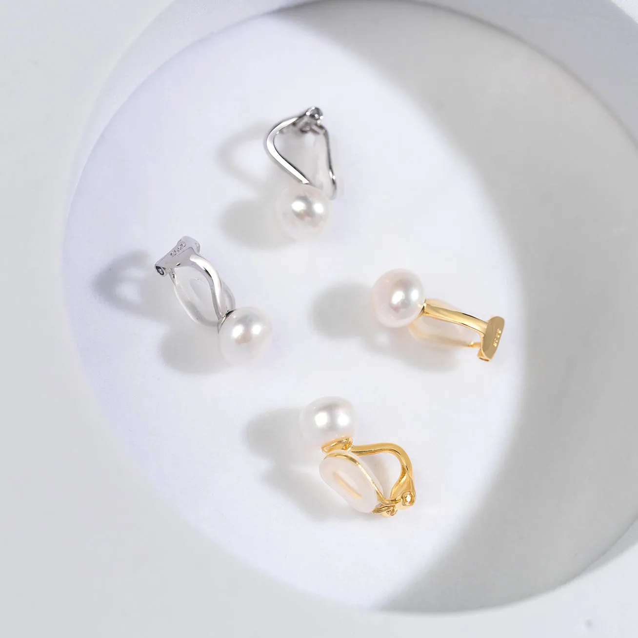 Elegant Freshwater Pearl Clip-on Earrings WE00496