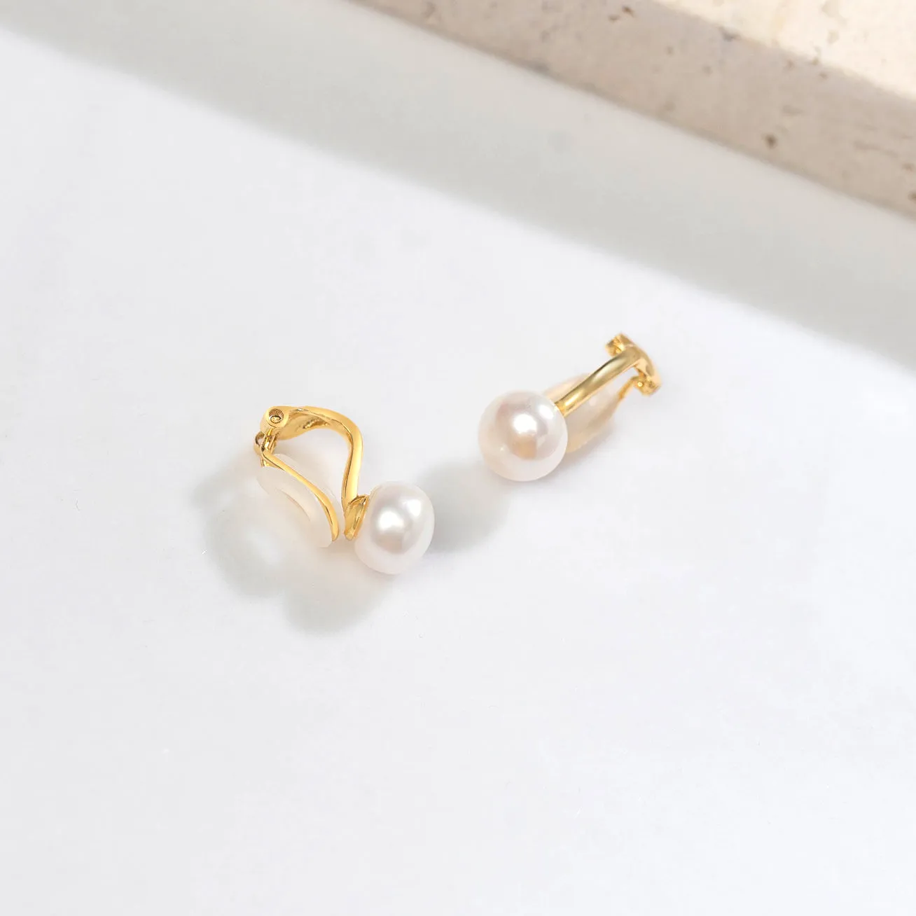 Elegant Freshwater Pearl Clip-on Earrings WE00496