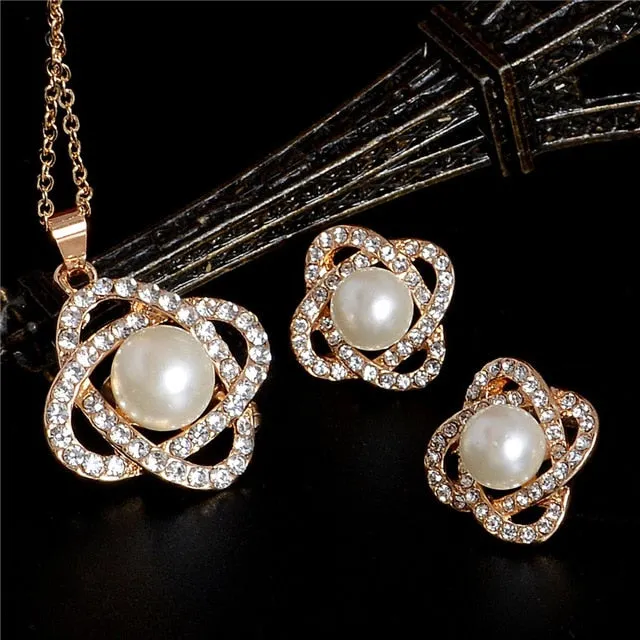 Elegant Pearl Jewelry Set