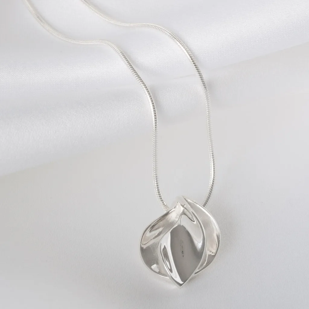 Ellie Double Petal Pendant Necklace