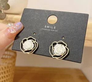 Hollow Pearl Rose Earrings