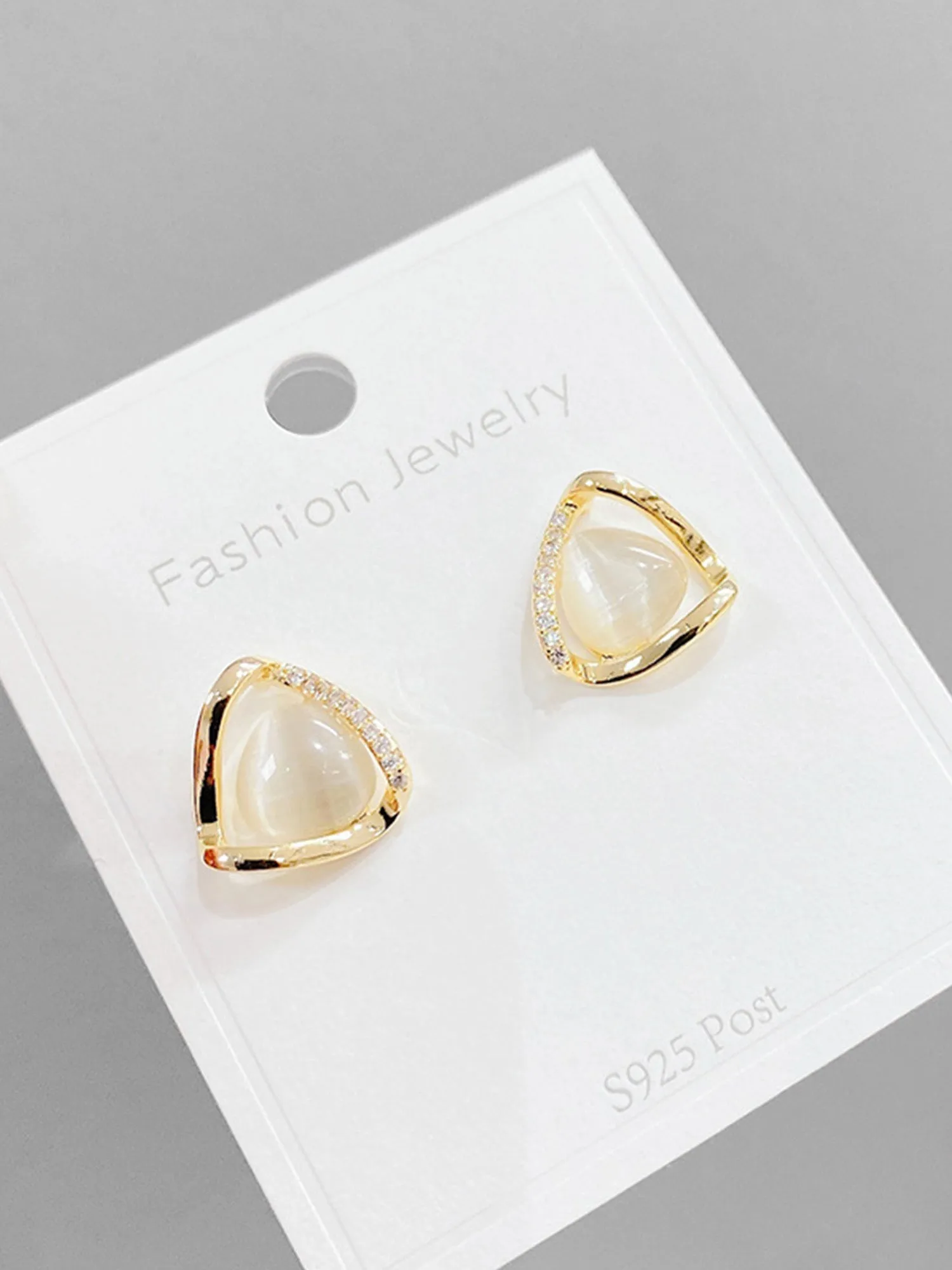 Irregular Minimalist ear studs