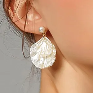 Loookus - Pearl Resin Shell Earrings