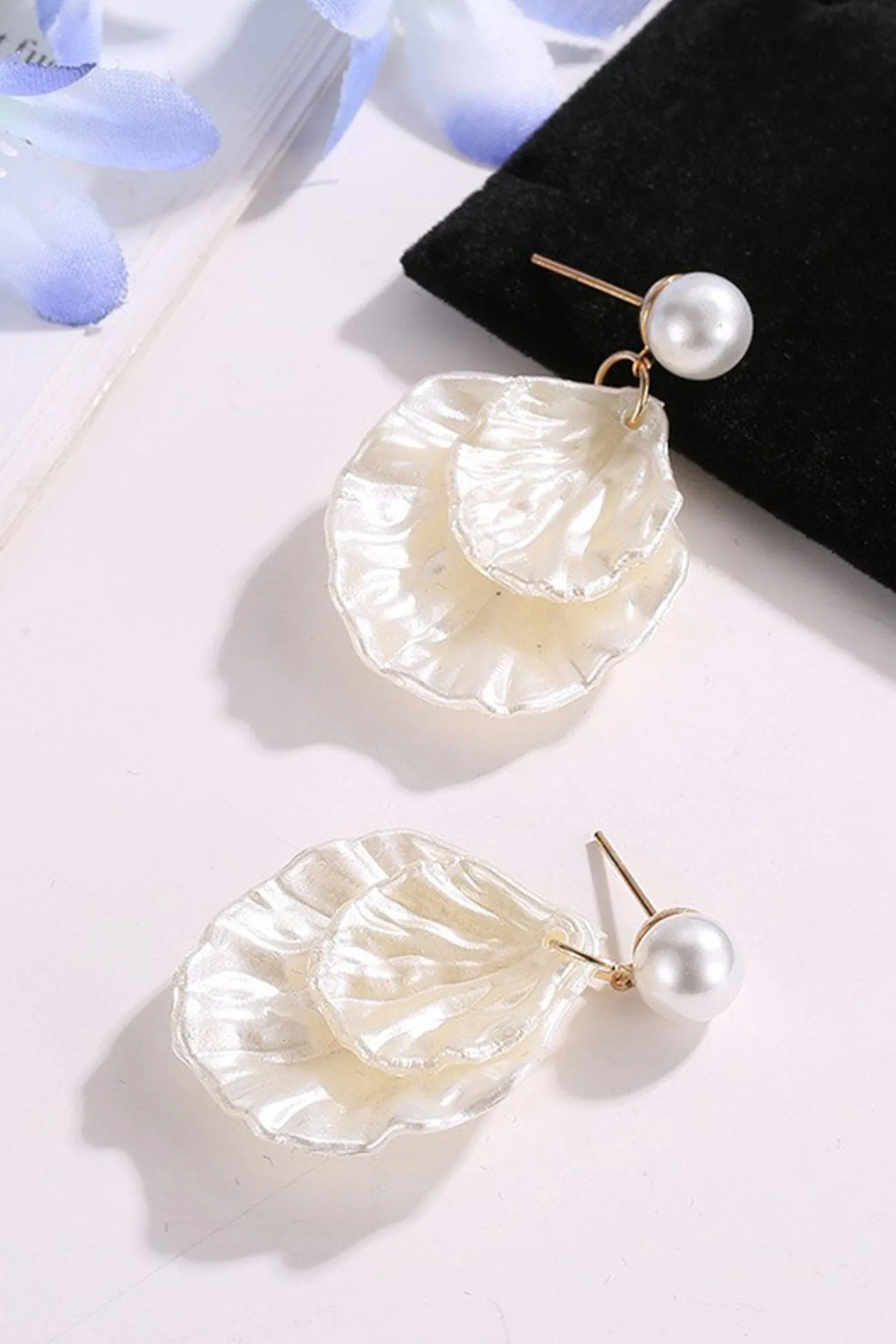 Loookus - Pearl Resin Shell Earrings