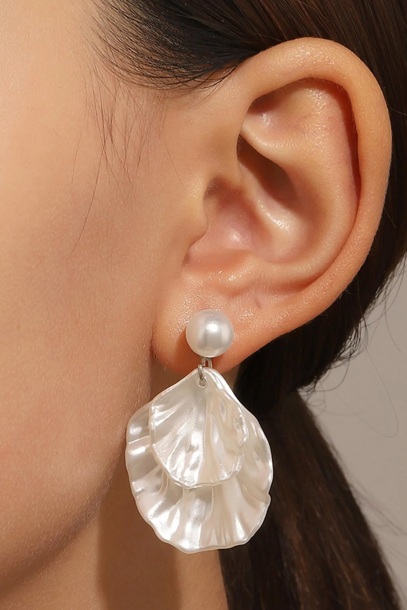 Loookus - Pearl Resin Shell Earrings