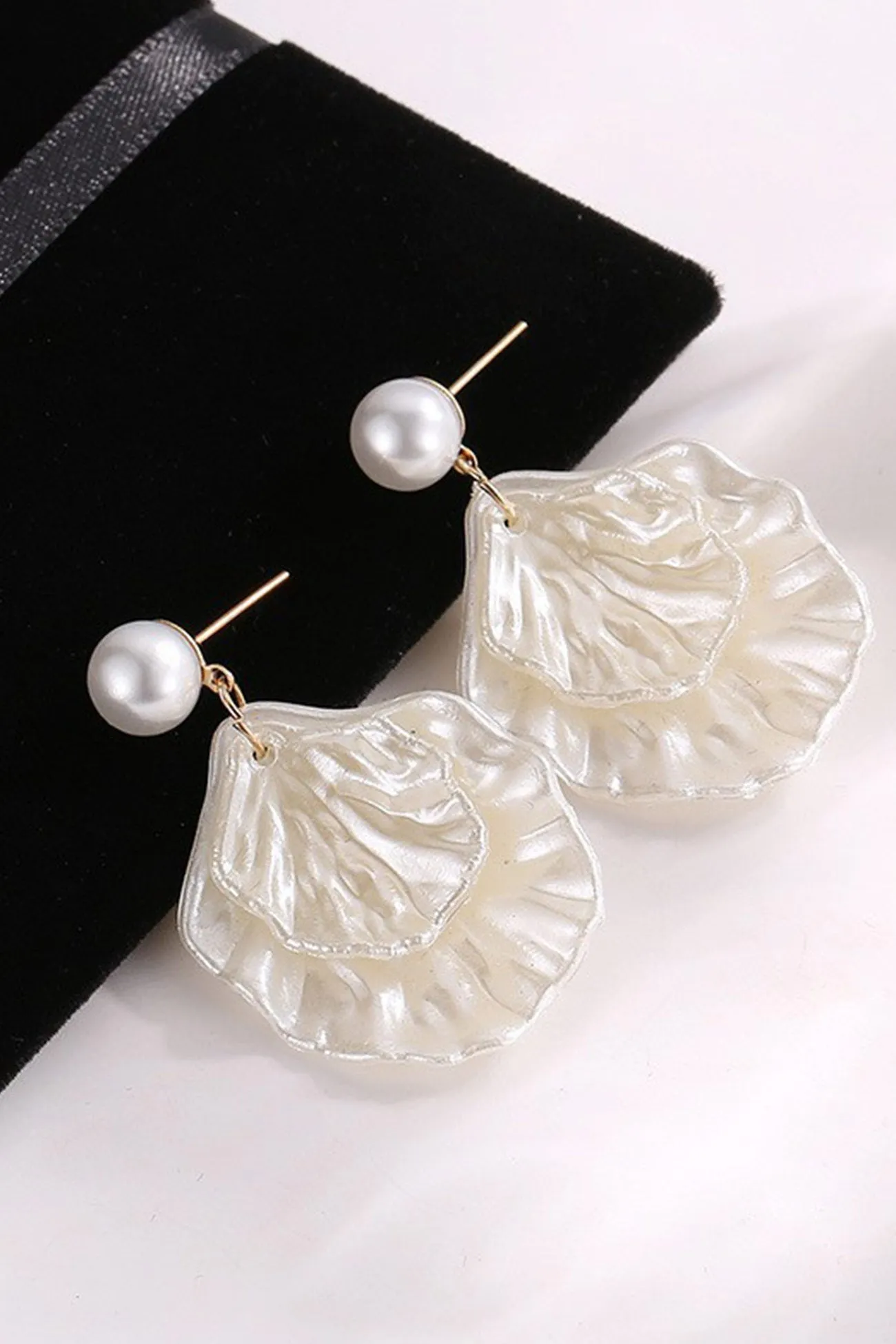Loookus - Pearl Resin Shell Earrings