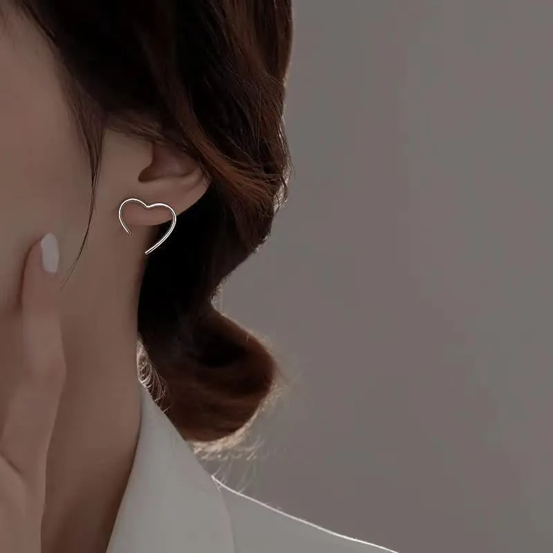 Loookus - Silver Minimalist wired Heart Earrings