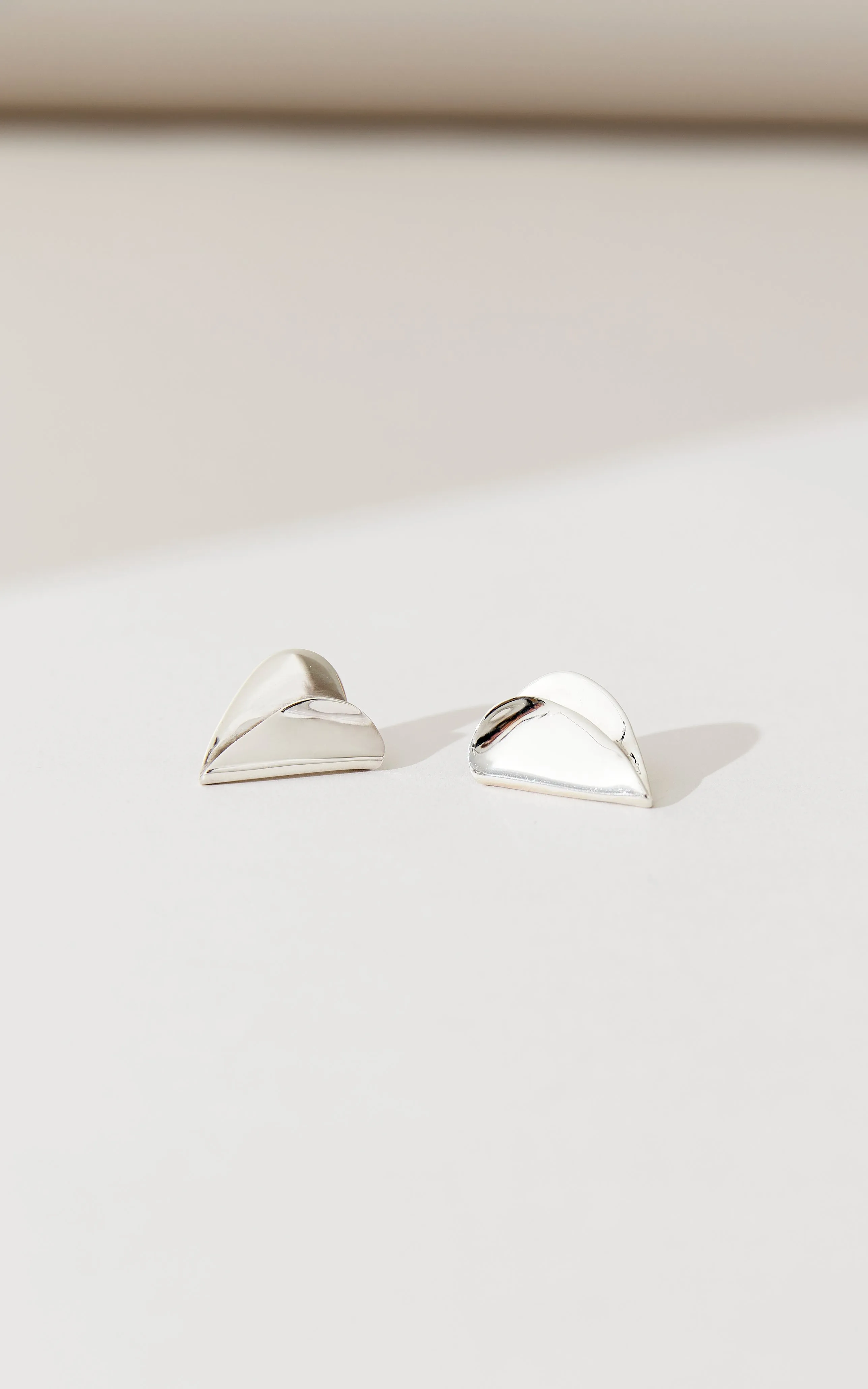 MEDIUM FOLDED HEART STUDS