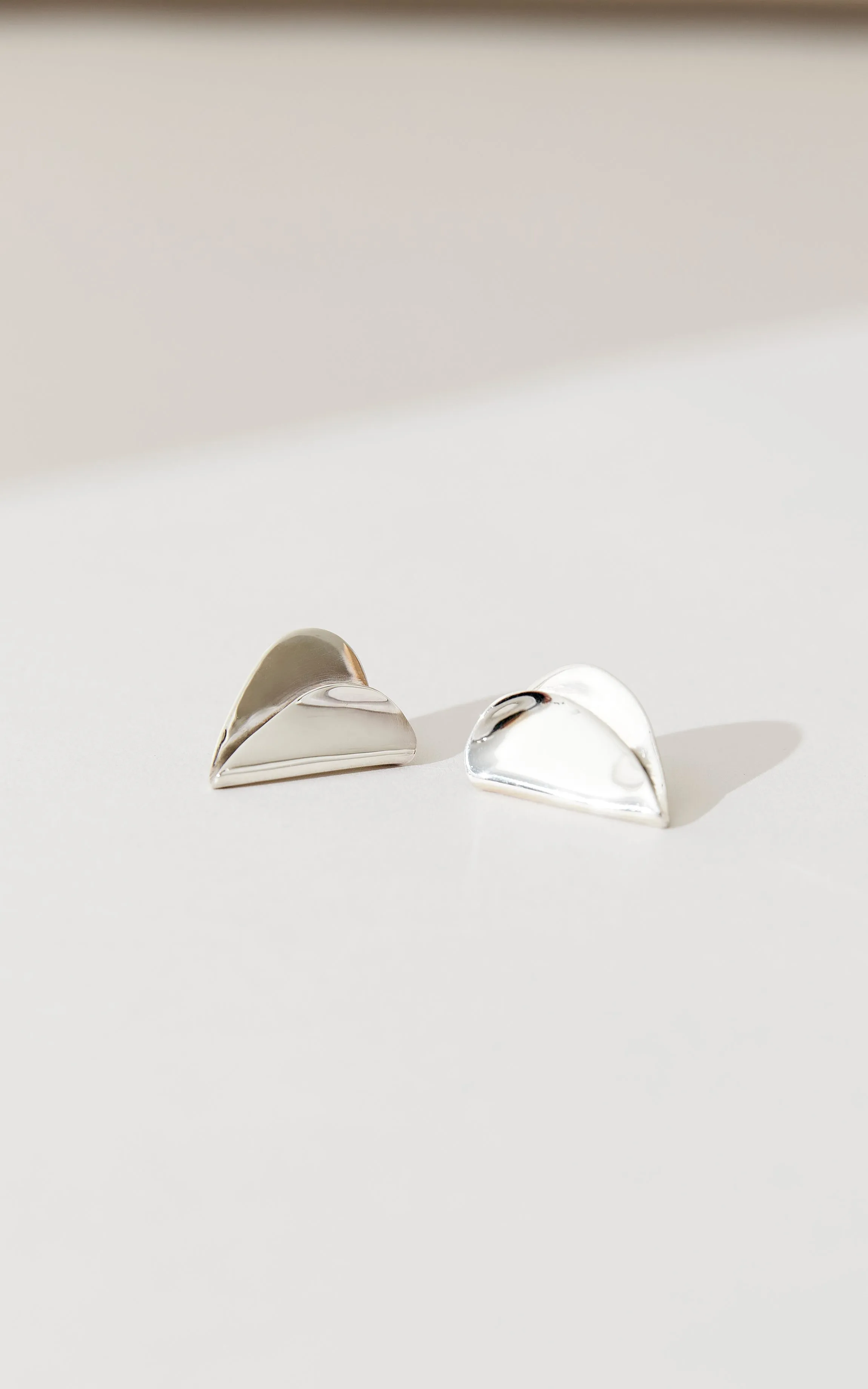 MEDIUM FOLDED HEART STUDS