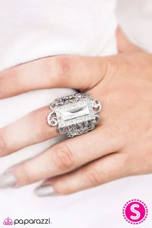 Paparazzi Ring ~ Wheres My Crown? - White