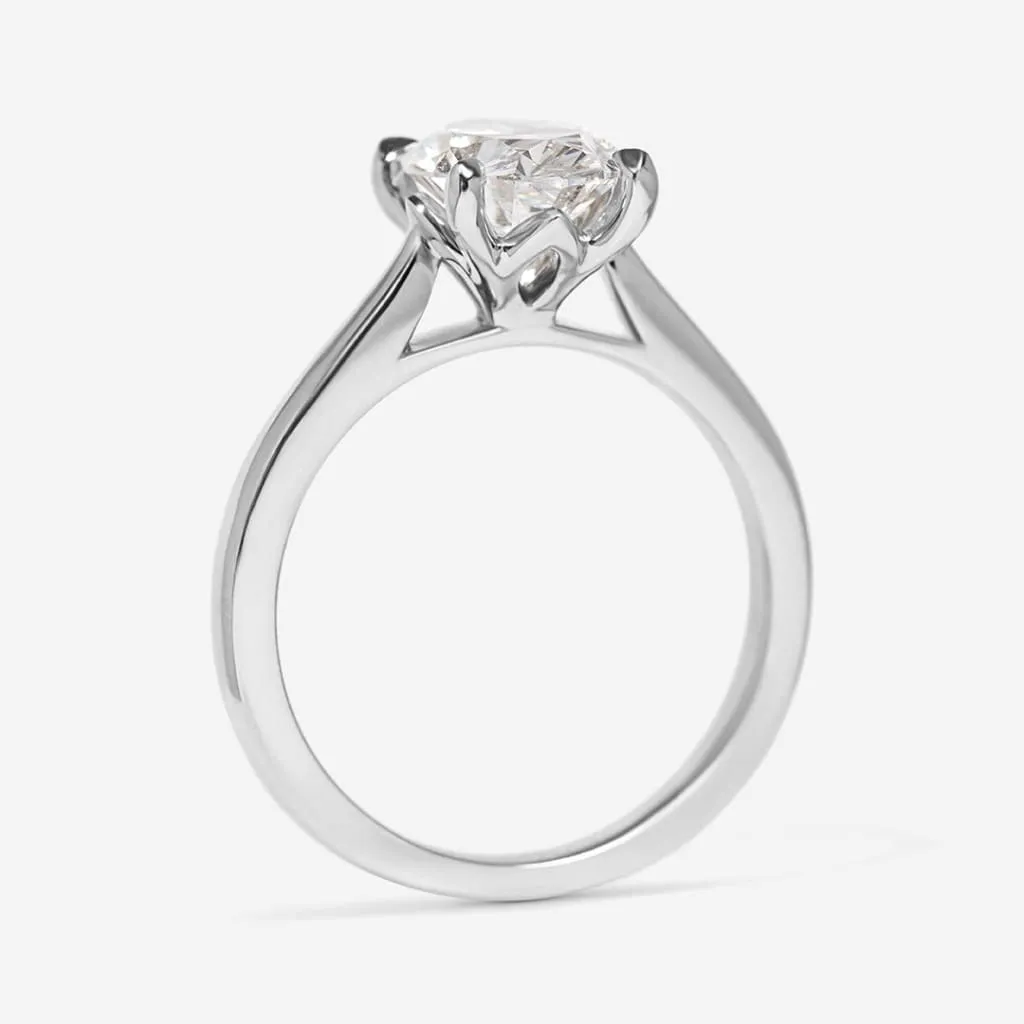 PARIS 2ct | Oval Solitaire Lab Diamond Set in Platinum