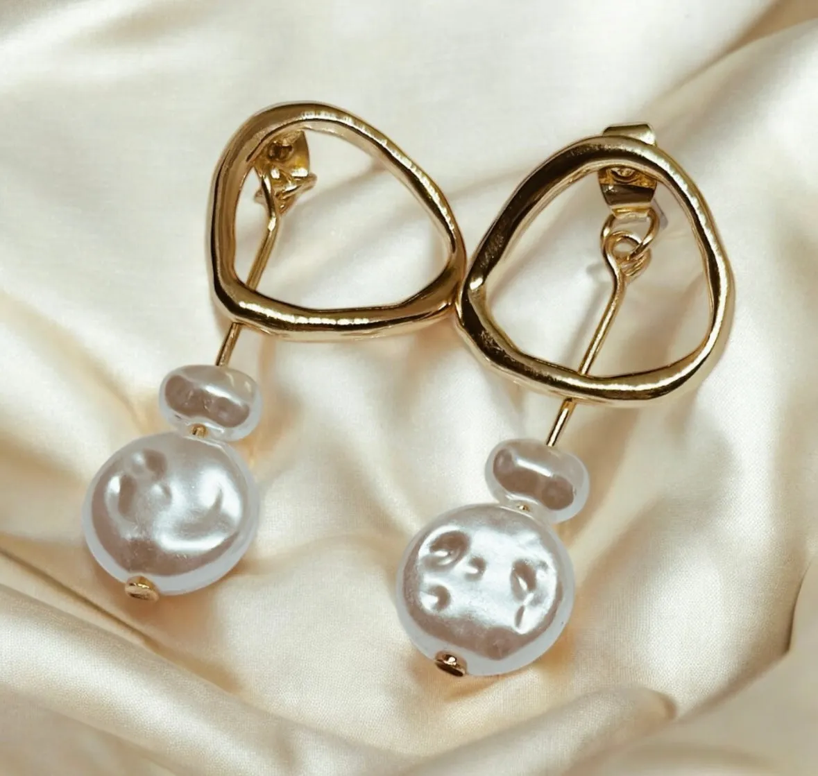 Pearl - Gold dangle earrings with pearl| baroque pearl drop earrings | minimalist 2 way stud earrings | Korean style bridal earrings