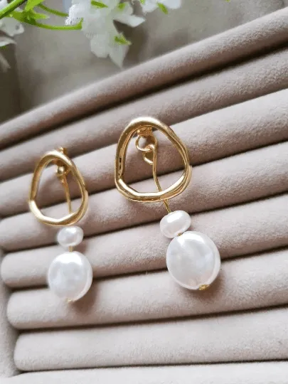 Pearl - Gold dangle earrings with pearl| baroque pearl drop earrings | minimalist 2 way stud earrings | Korean style bridal earrings