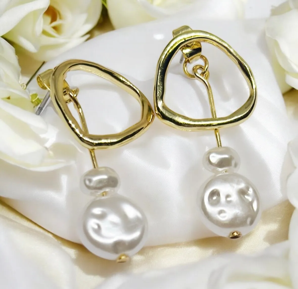 Pearl - Gold dangle earrings with pearl| baroque pearl drop earrings | minimalist 2 way stud earrings | Korean style bridal earrings