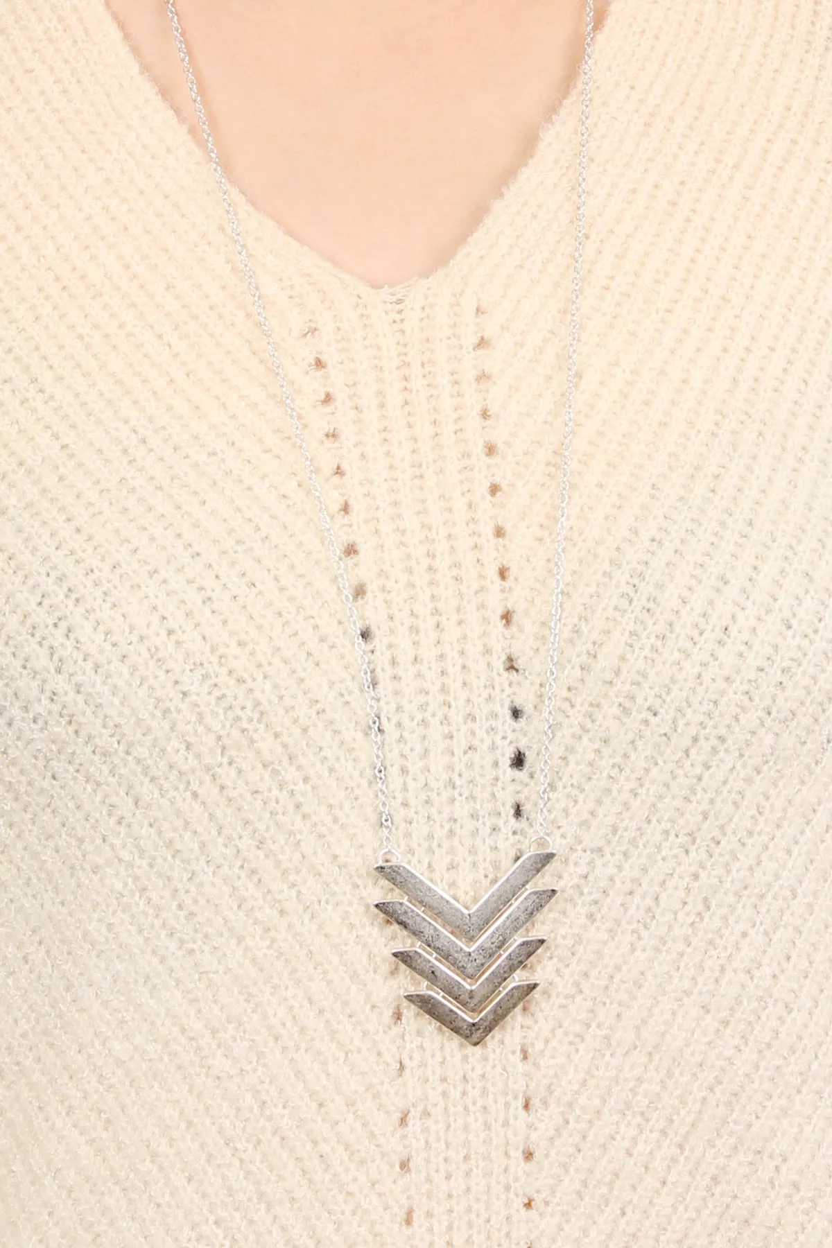 PNA177 - FOUR LINE TAPERED CHEVRON PENDANT NECKLACES