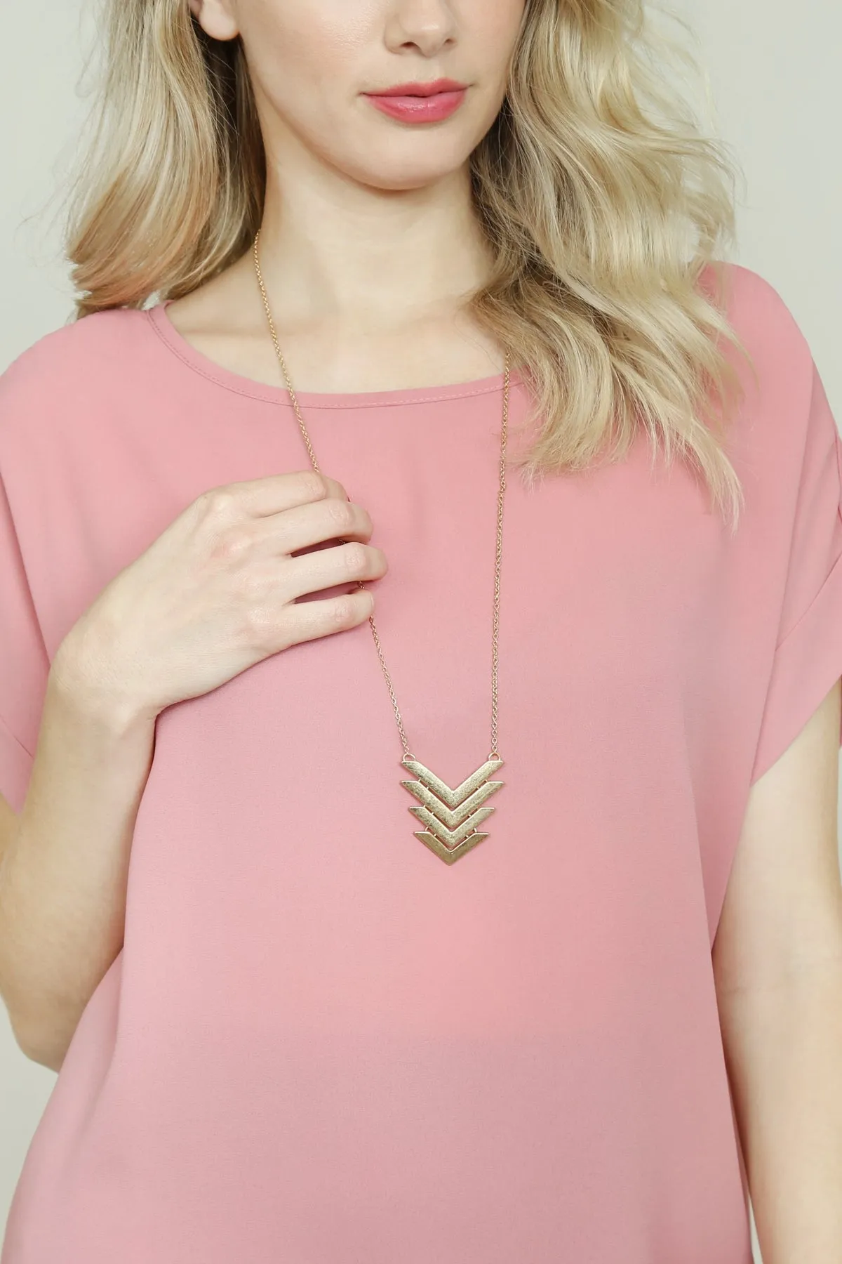 PNA177 - FOUR LINE TAPERED CHEVRON PENDANT NECKLACES