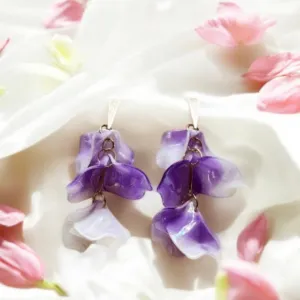 Purple - Lilac purple shinny flower earrings | pearlescent petals | bridal party wedding earrings | golden geometric floral earrings