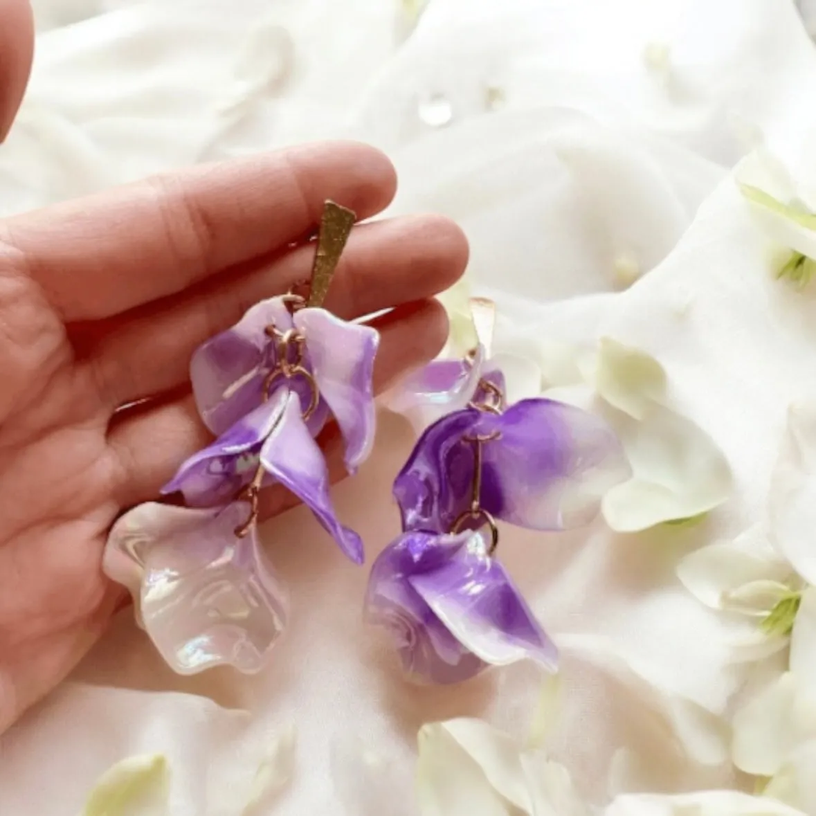 Purple - Lilac purple shinny flower earrings | pearlescent petals | bridal party wedding earrings | golden geometric floral earrings