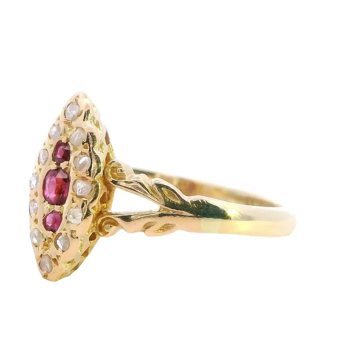 "Exquisite 18ct Gold Ruby and Diamond Ring - Timeless Beauty!"