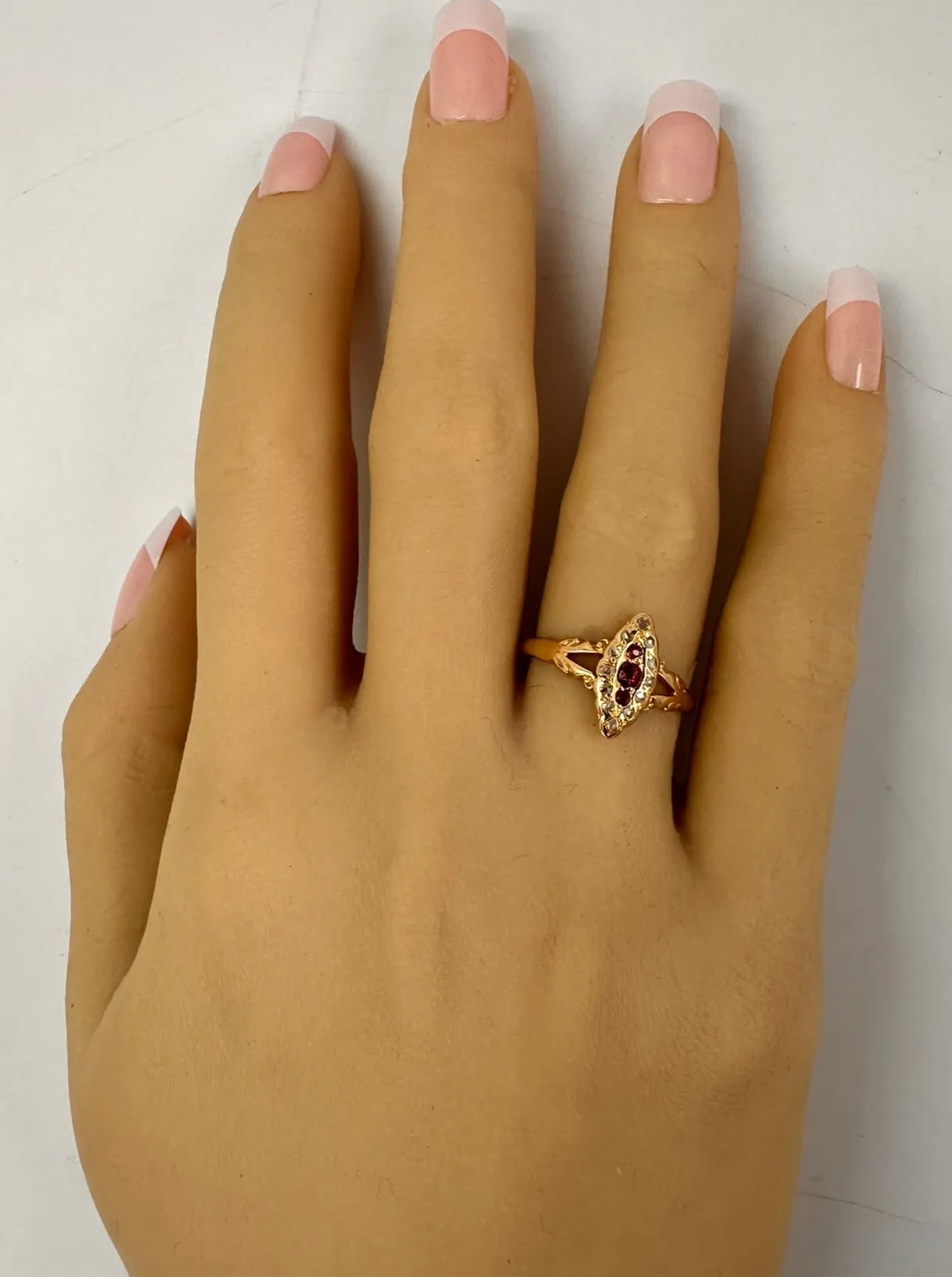 "Exquisite 18ct Gold Ruby and Diamond Ring - Timeless Beauty!"