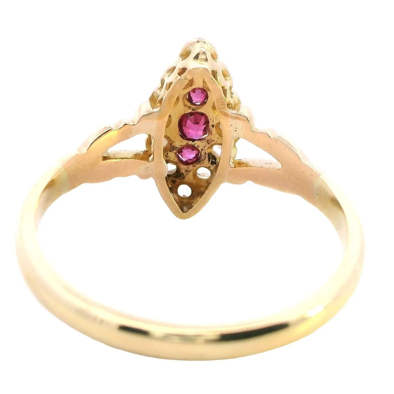 "Exquisite 18ct Gold Ruby and Diamond Ring - Timeless Beauty!"