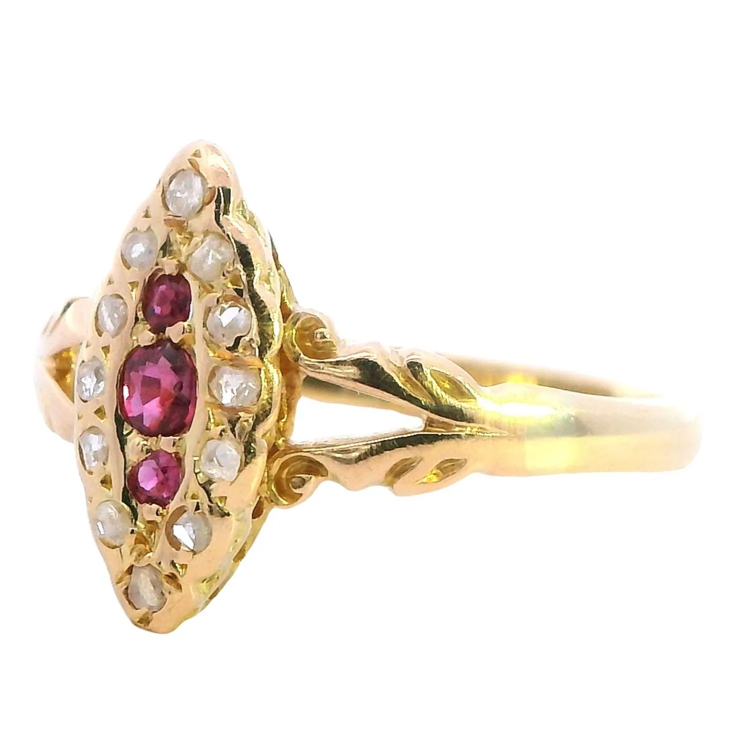 "Exquisite 18ct Gold Ruby and Diamond Ring - Timeless Beauty!"