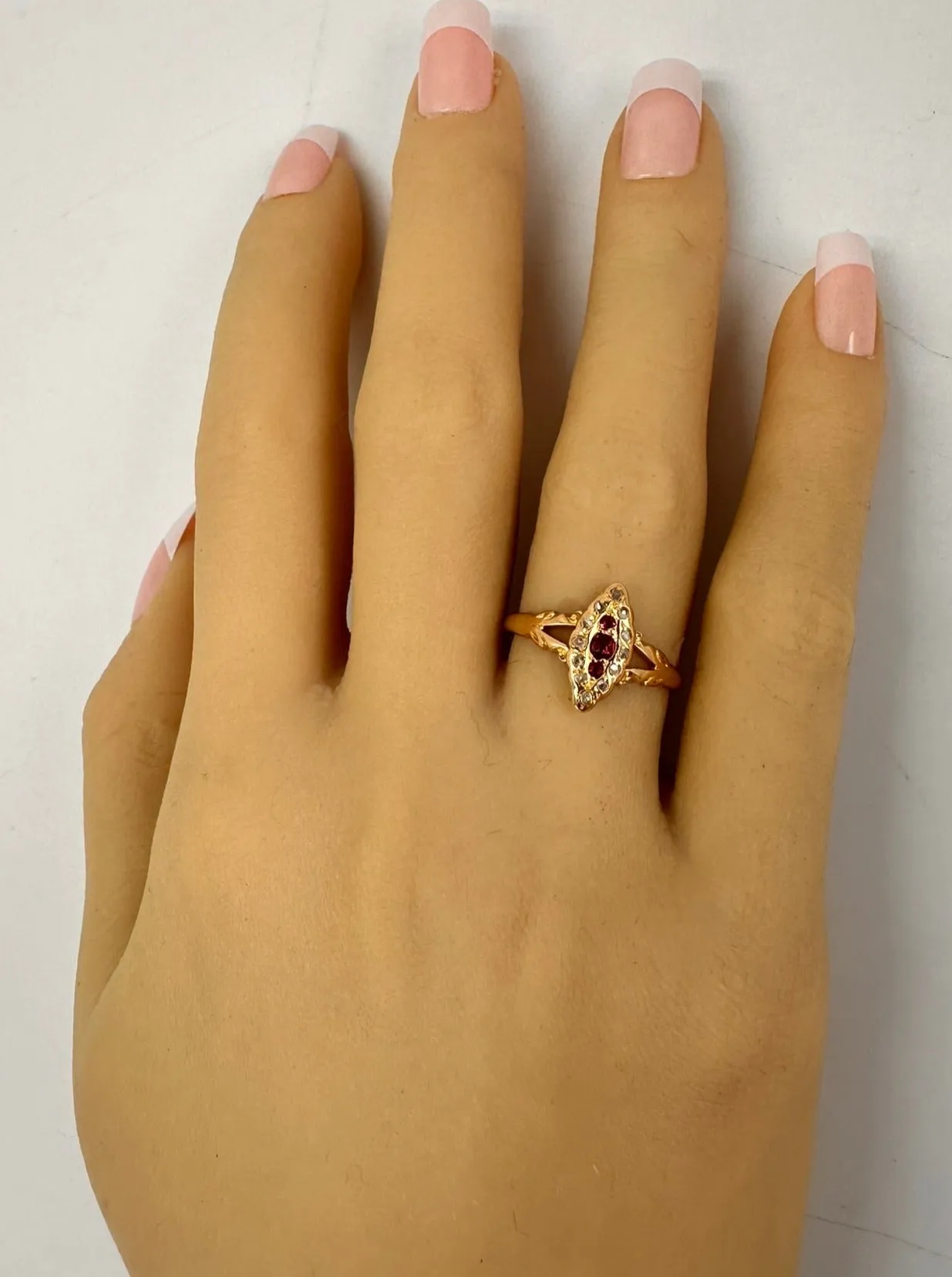 "Exquisite 18ct Gold Ruby and Diamond Ring - Timeless Beauty!"