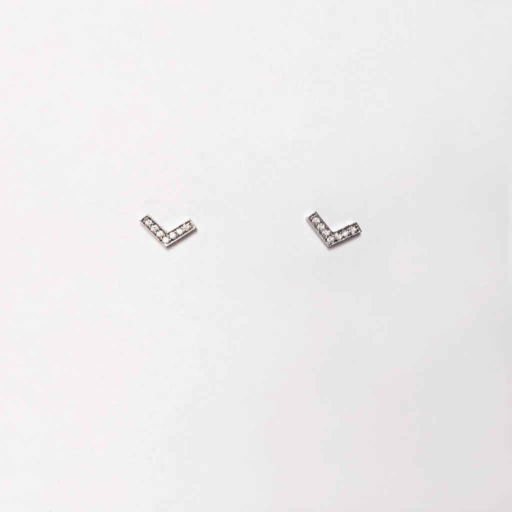 V earrings #TA16008
