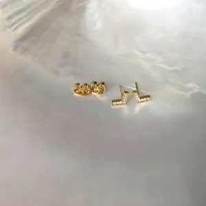 V earrings #TA16008