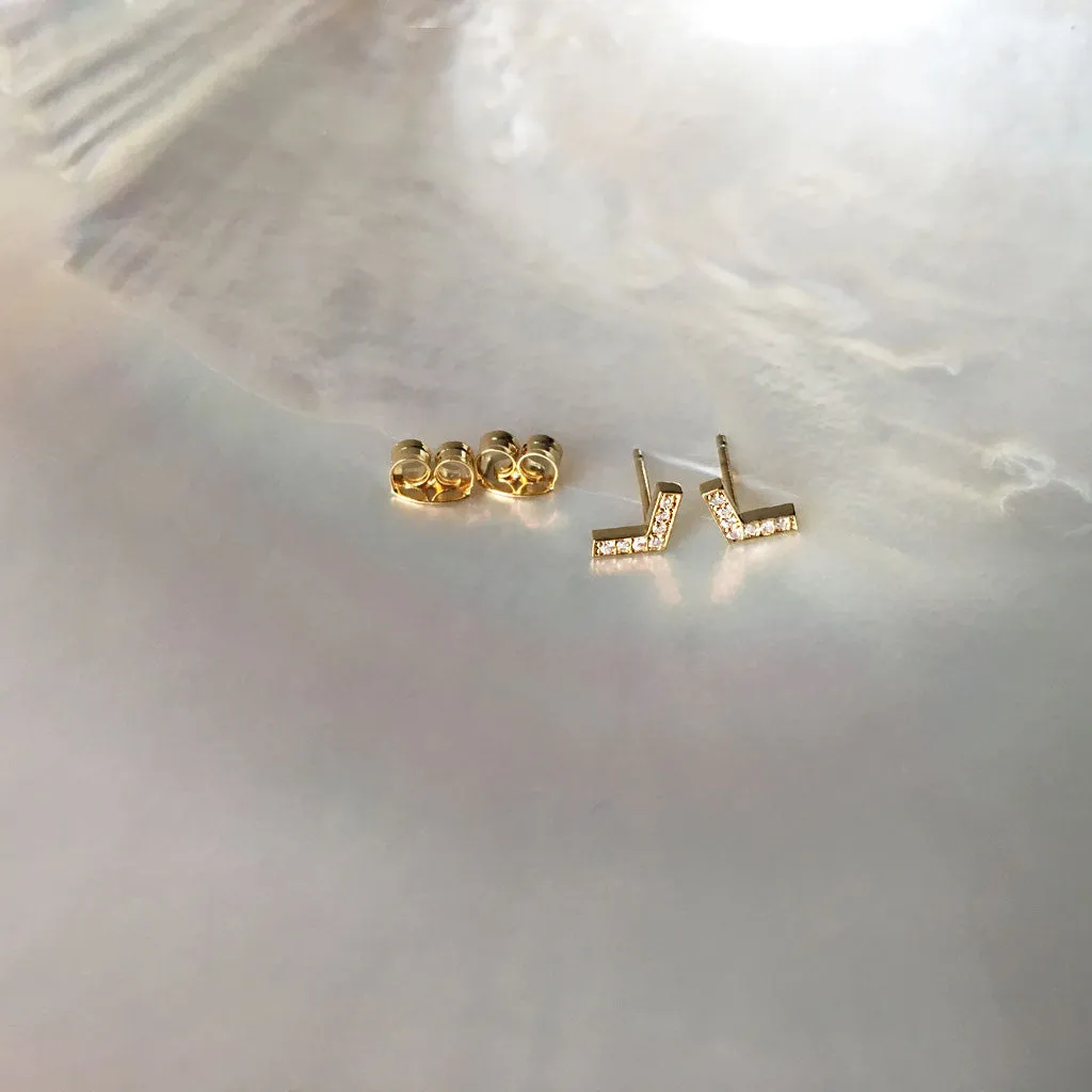 V earrings #TA16008